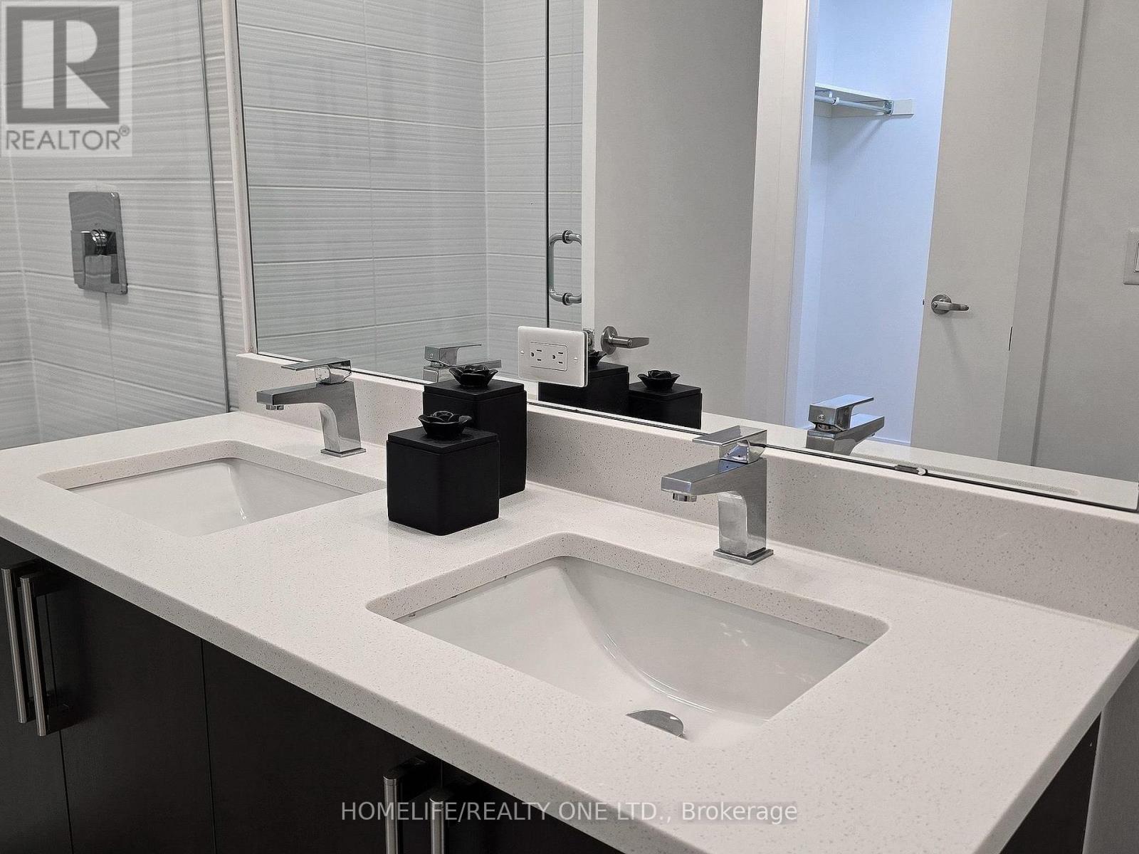 Th 41 - 3 Elsie Lane, Toronto, Ontario  M6P 0B8 - Photo 26 - W12434227