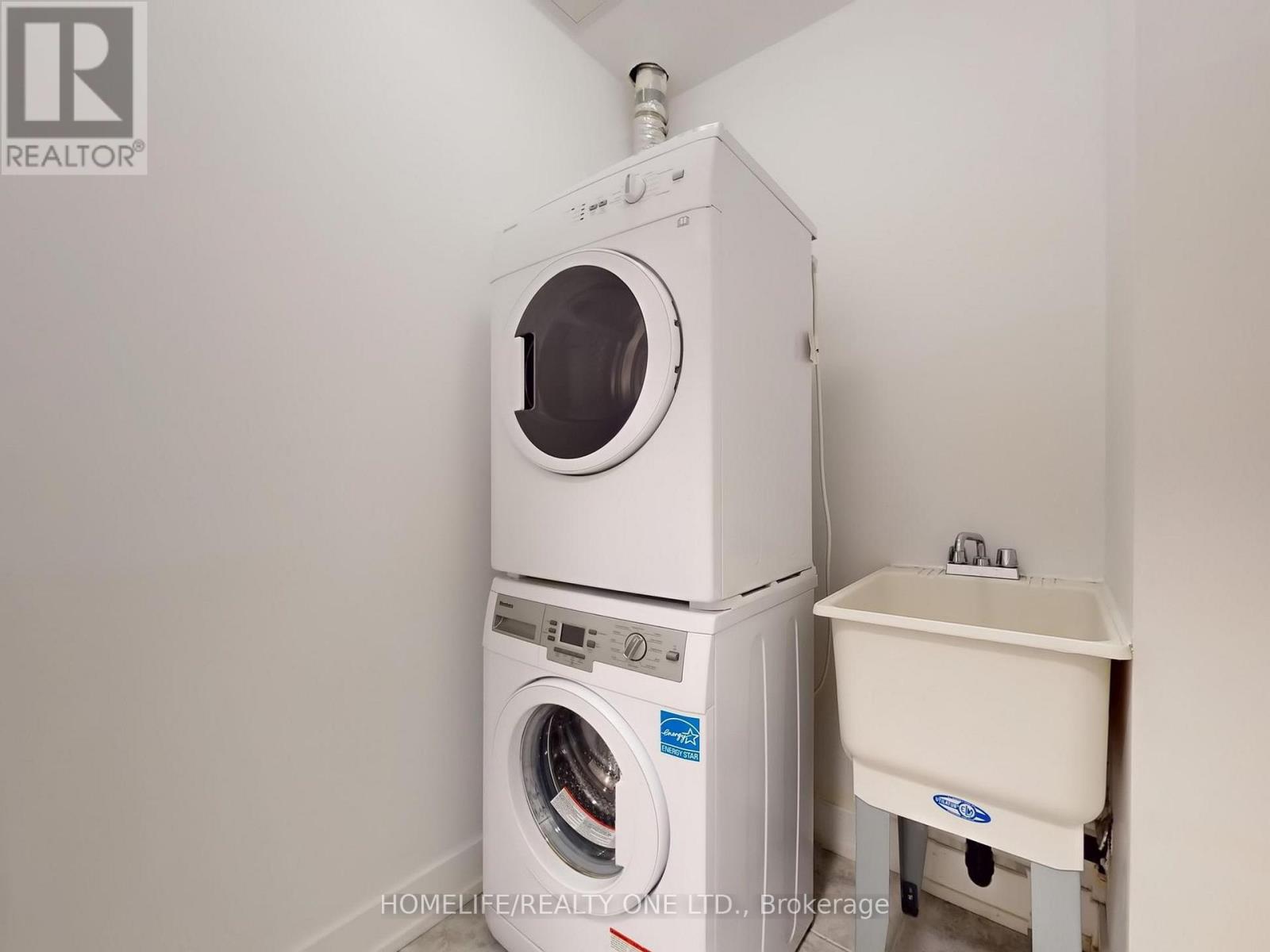 Th 41 - 3 Elsie Lane, Toronto, Ontario  M6P 0B8 - Photo 27 - W12434227