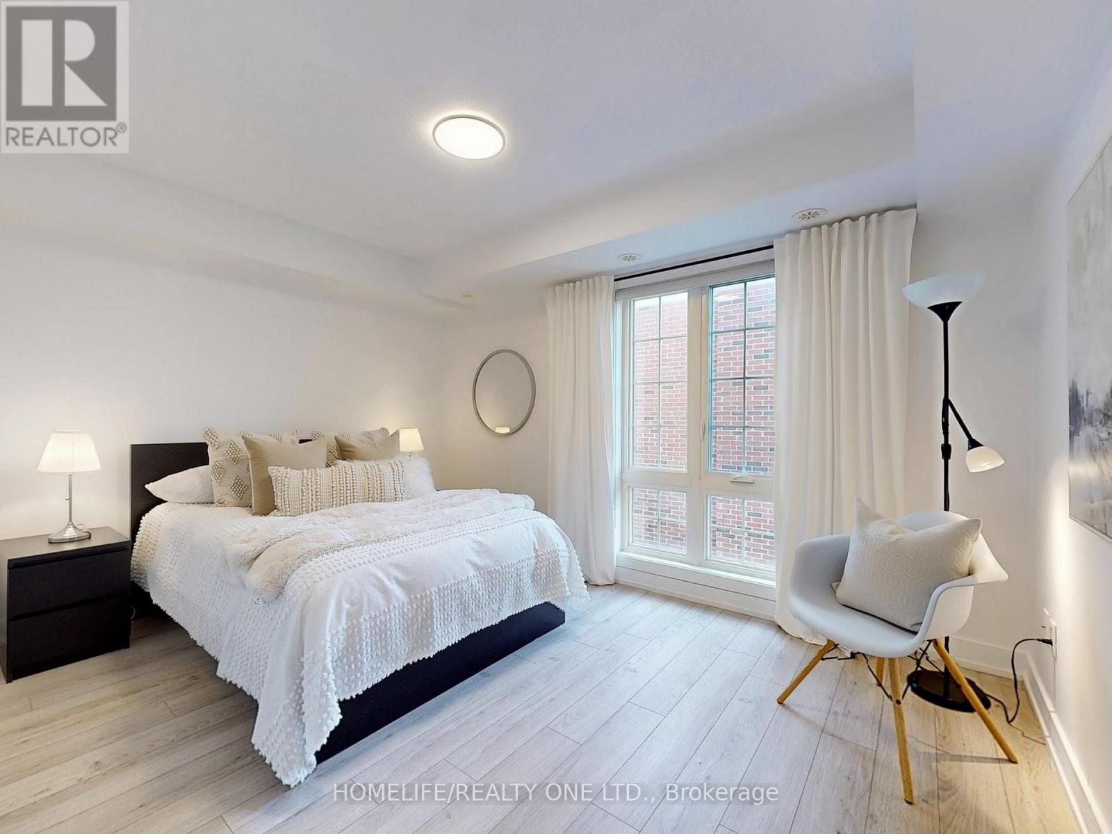 Th 41 - 3 Elsie Lane, Toronto, Ontario  M6P 0B8 - Photo 29 - W12434227
