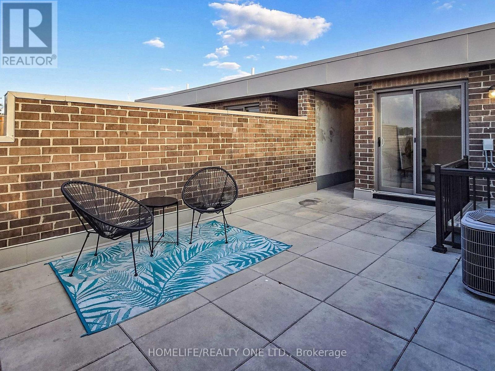 Th 41 - 3 Elsie Lane, Toronto, Ontario  M6P 0B8 - Photo 41 - W12434227