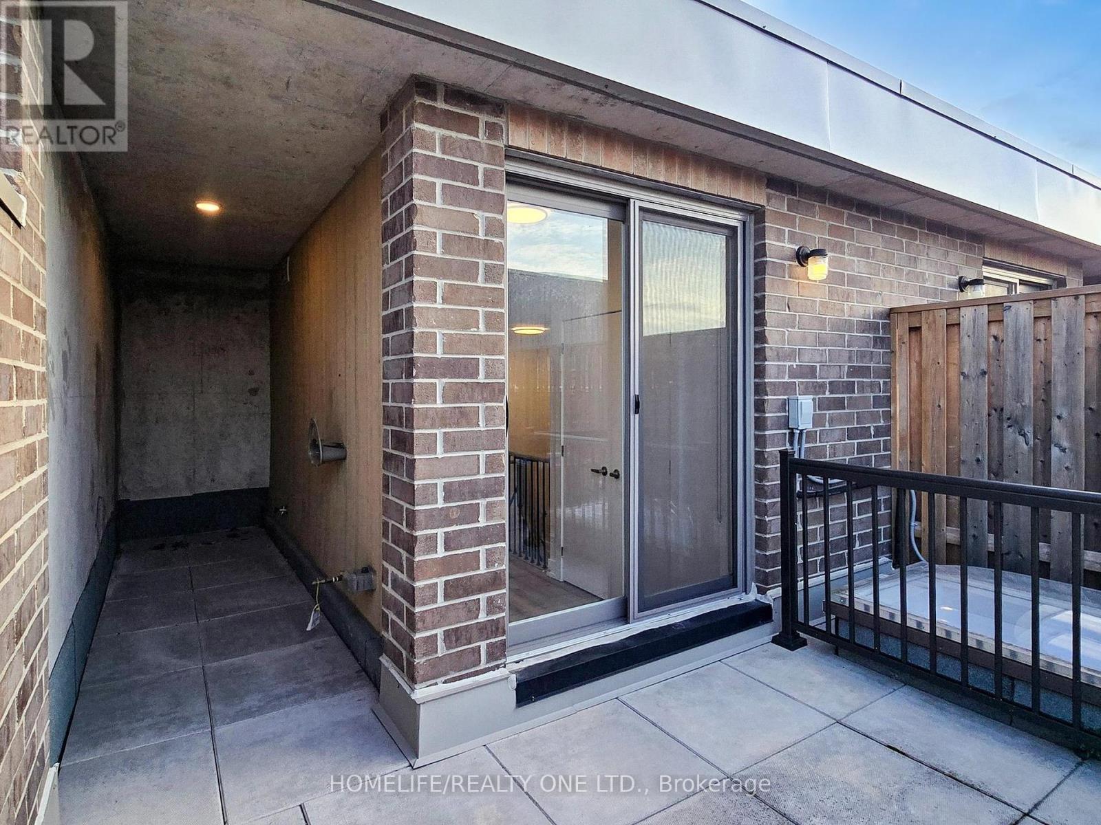Th 41 - 3 Elsie Lane, Toronto, Ontario  M6P 0B8 - Photo 43 - W12434227