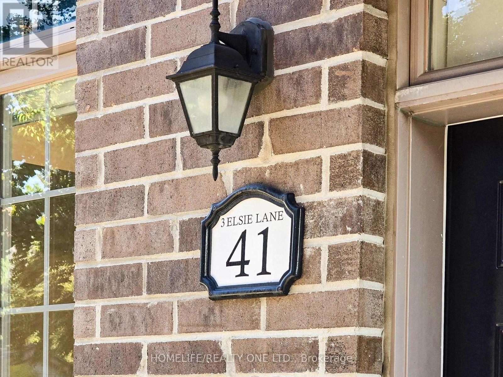 Th 41 - 3 Elsie Lane, Toronto, Ontario  M6P 0B8 - Photo 44 - W12434227