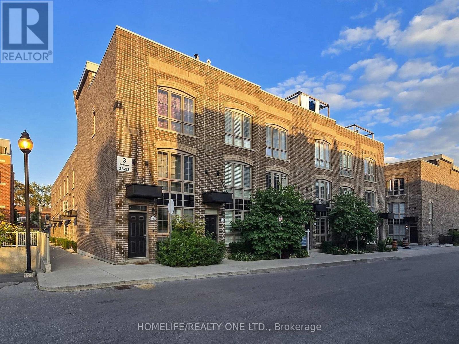 Th 41 - 3 Elsie Lane, Toronto, Ontario  M6P 0B8 - Photo 48 - W12434227