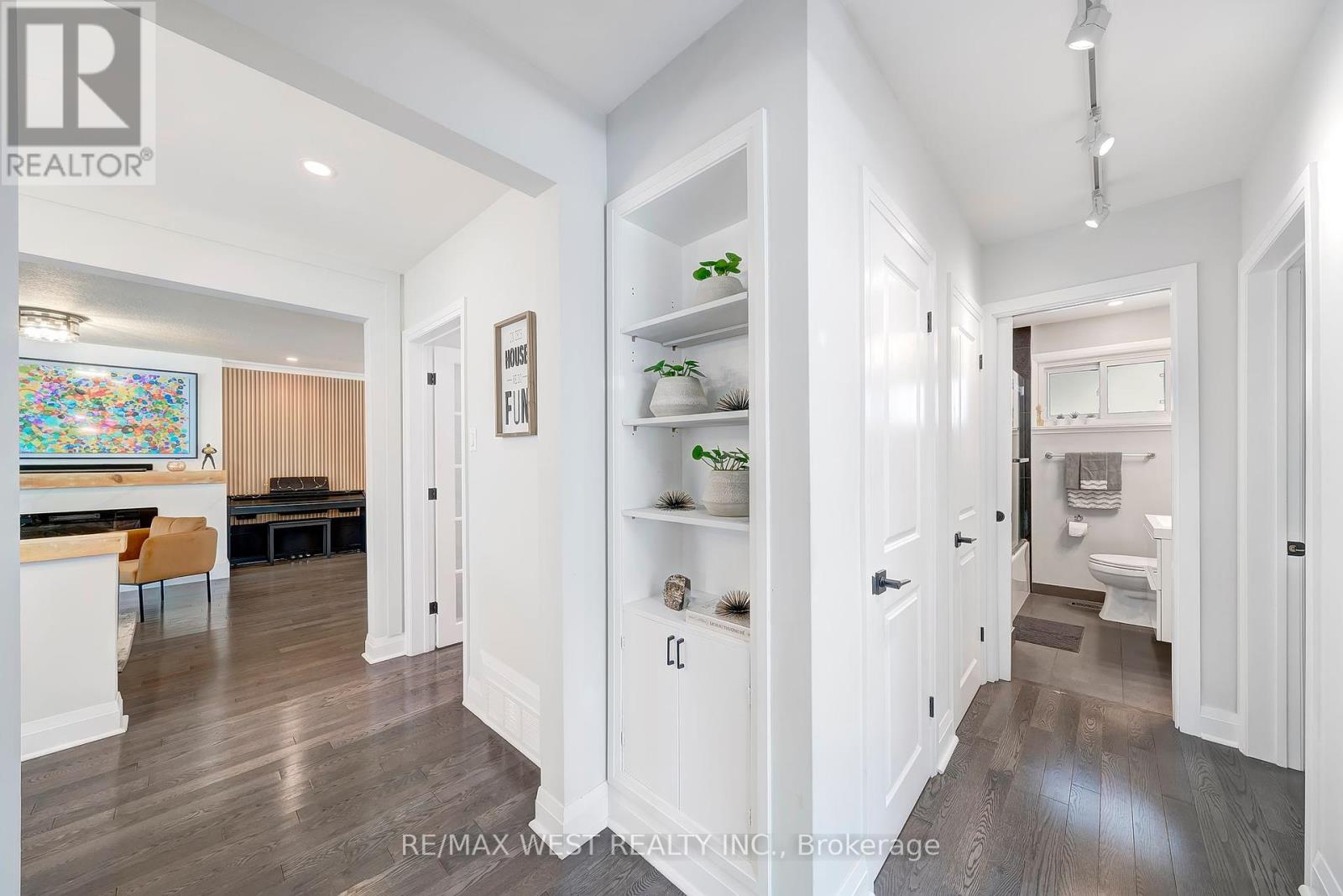 48 Hamlyn Crescent, Toronto, Ontario  M9B 1Z1 - Photo 15 - W12434242