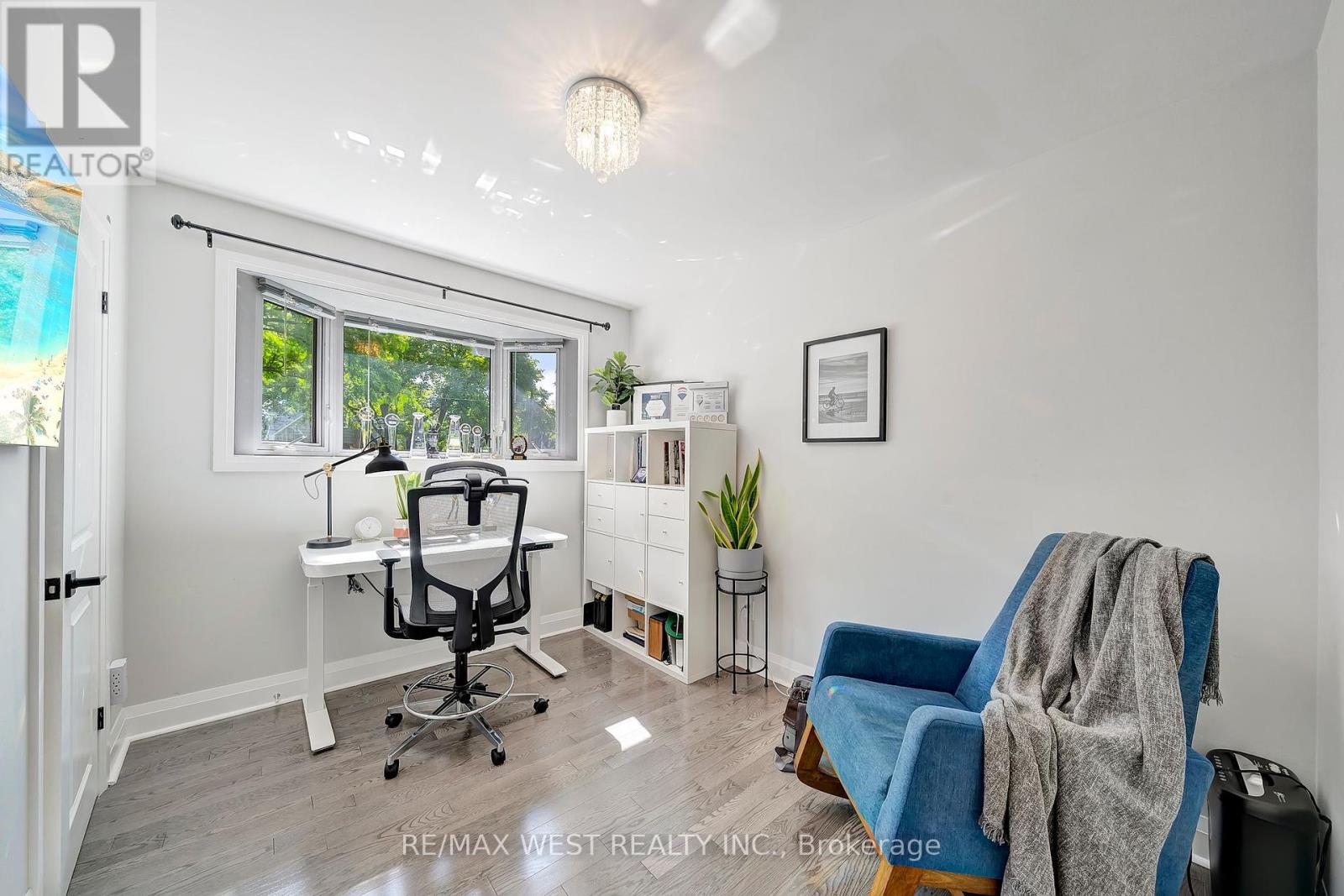 48 Hamlyn Crescent, Toronto, Ontario  M9B 1Z1 - Photo 17 - W12434242