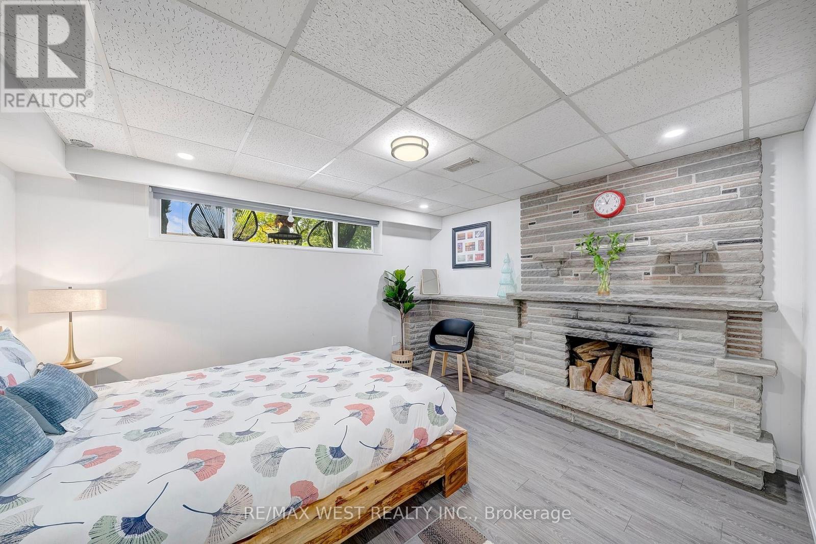 48 Hamlyn Crescent, Toronto, Ontario  M9B 1Z1 - Photo 24 - W12434242
