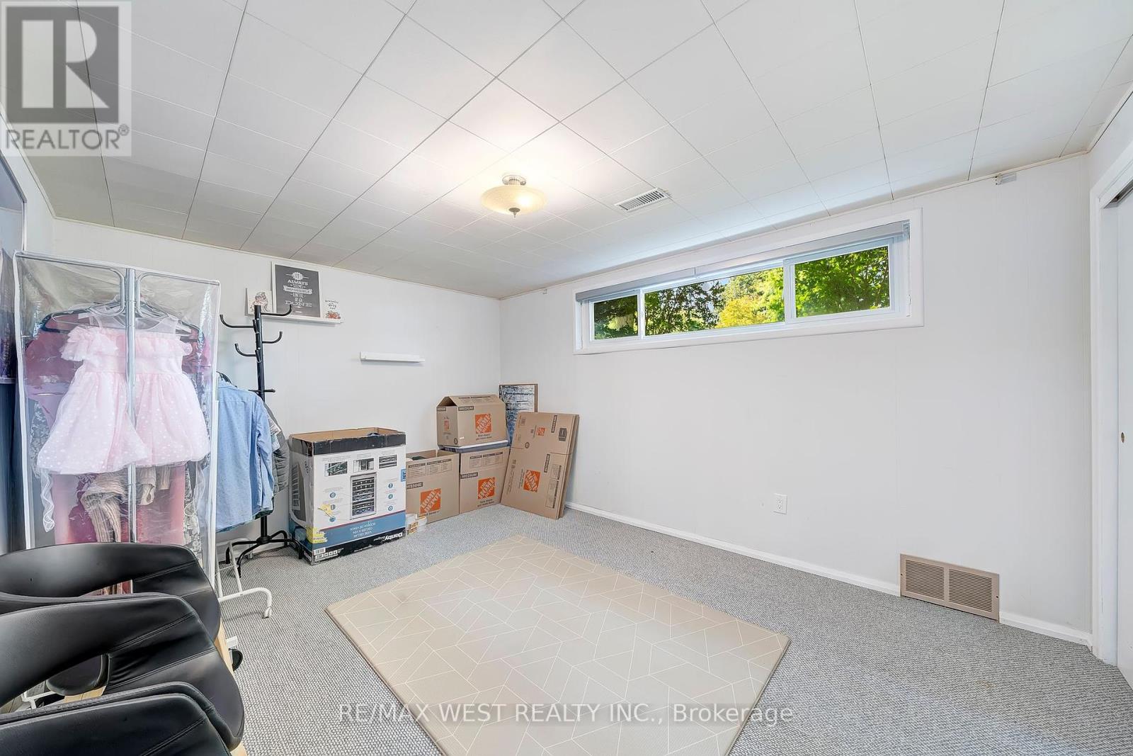 48 Hamlyn Crescent, Toronto, Ontario  M9B 1Z1 - Photo 28 - W12434242