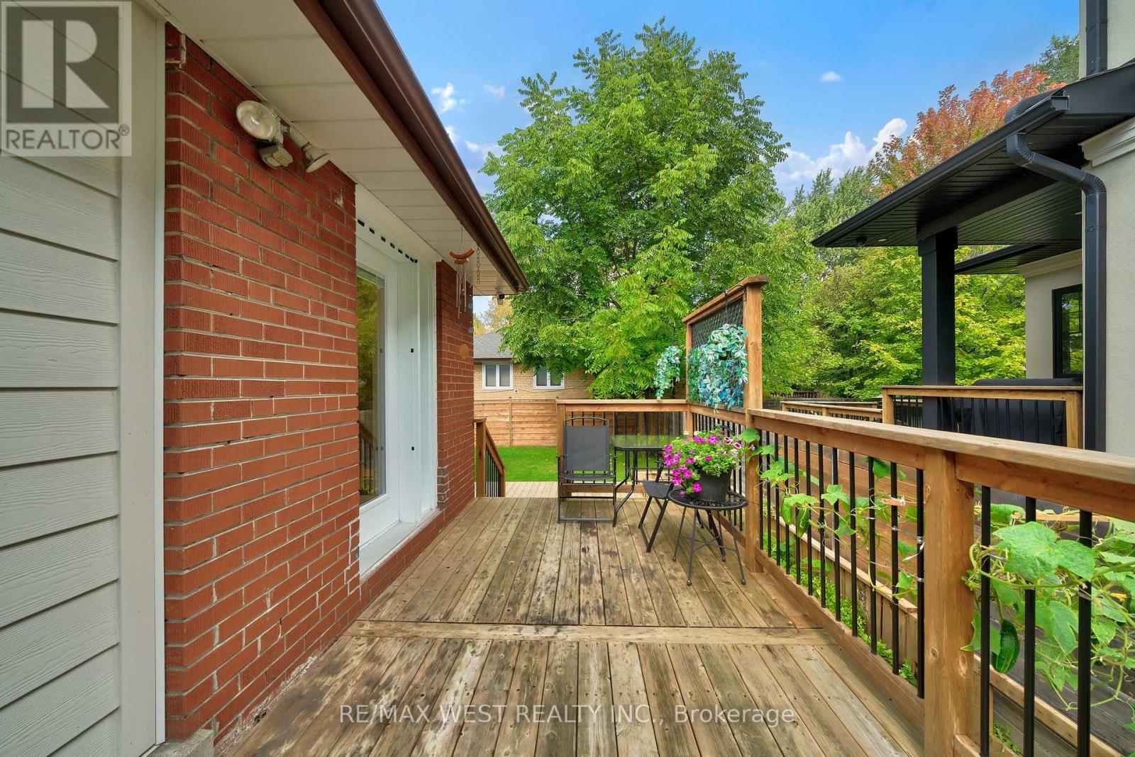 48 Hamlyn Crescent, Toronto, Ontario  M9B 1Z1 - Photo 30 - W12434242