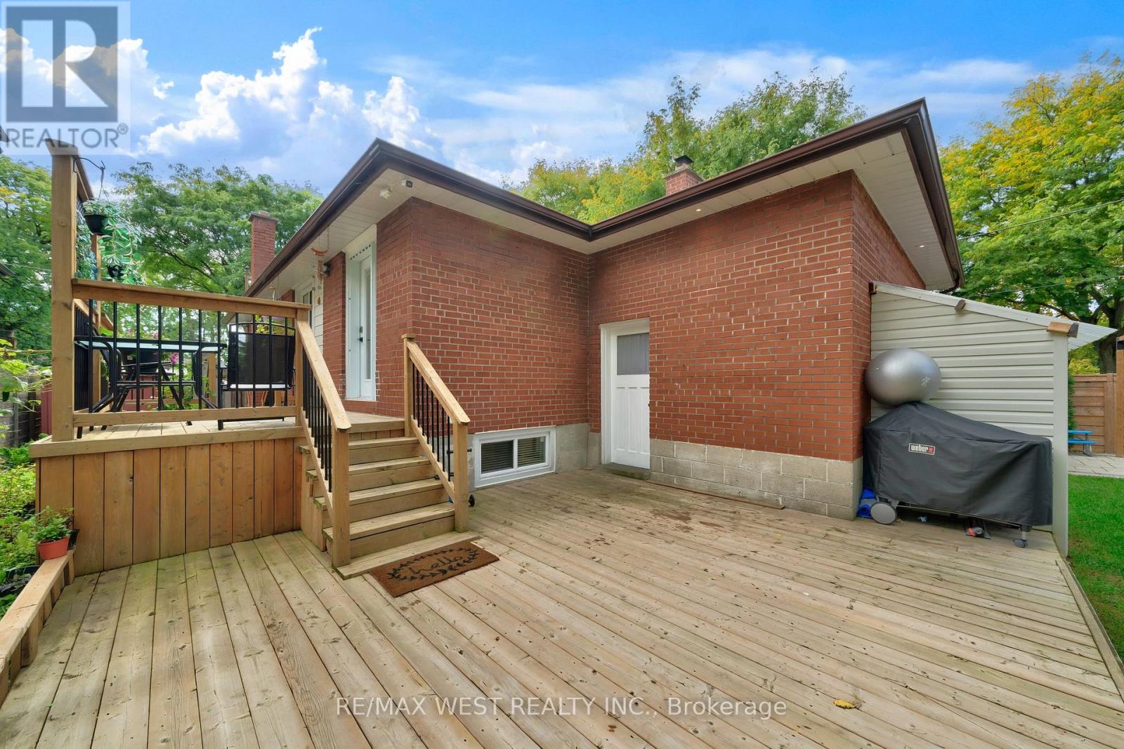 48 Hamlyn Crescent, Toronto, Ontario  M9B 1Z1 - Photo 31 - W12434242