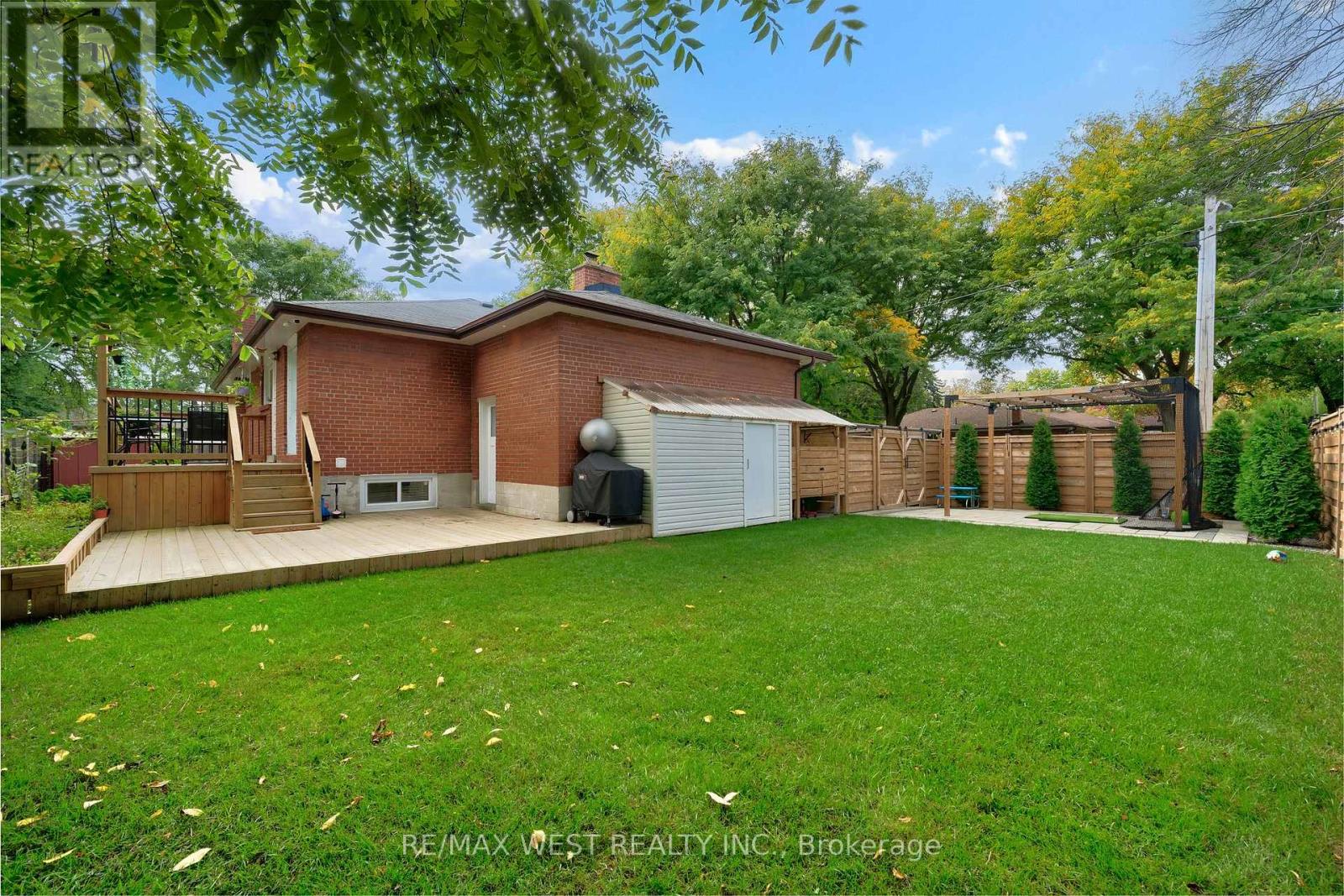 48 Hamlyn Crescent, Toronto, Ontario  M9B 1Z1 - Photo 34 - W12434242