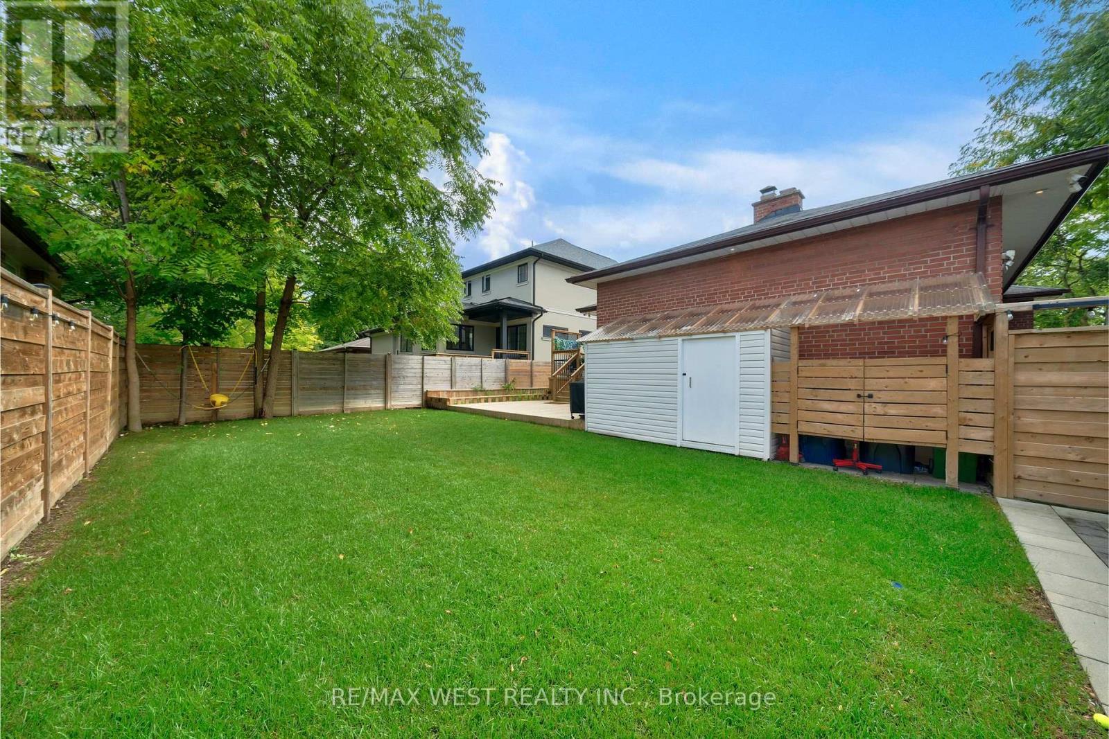 48 Hamlyn Crescent, Toronto, Ontario  M9B 1Z1 - Photo 35 - W12434242