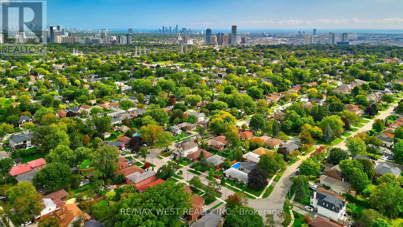 48 Hamlyn Crescent, Toronto, Ontario  M9B 1Z1 - Photo 38 - W12434242