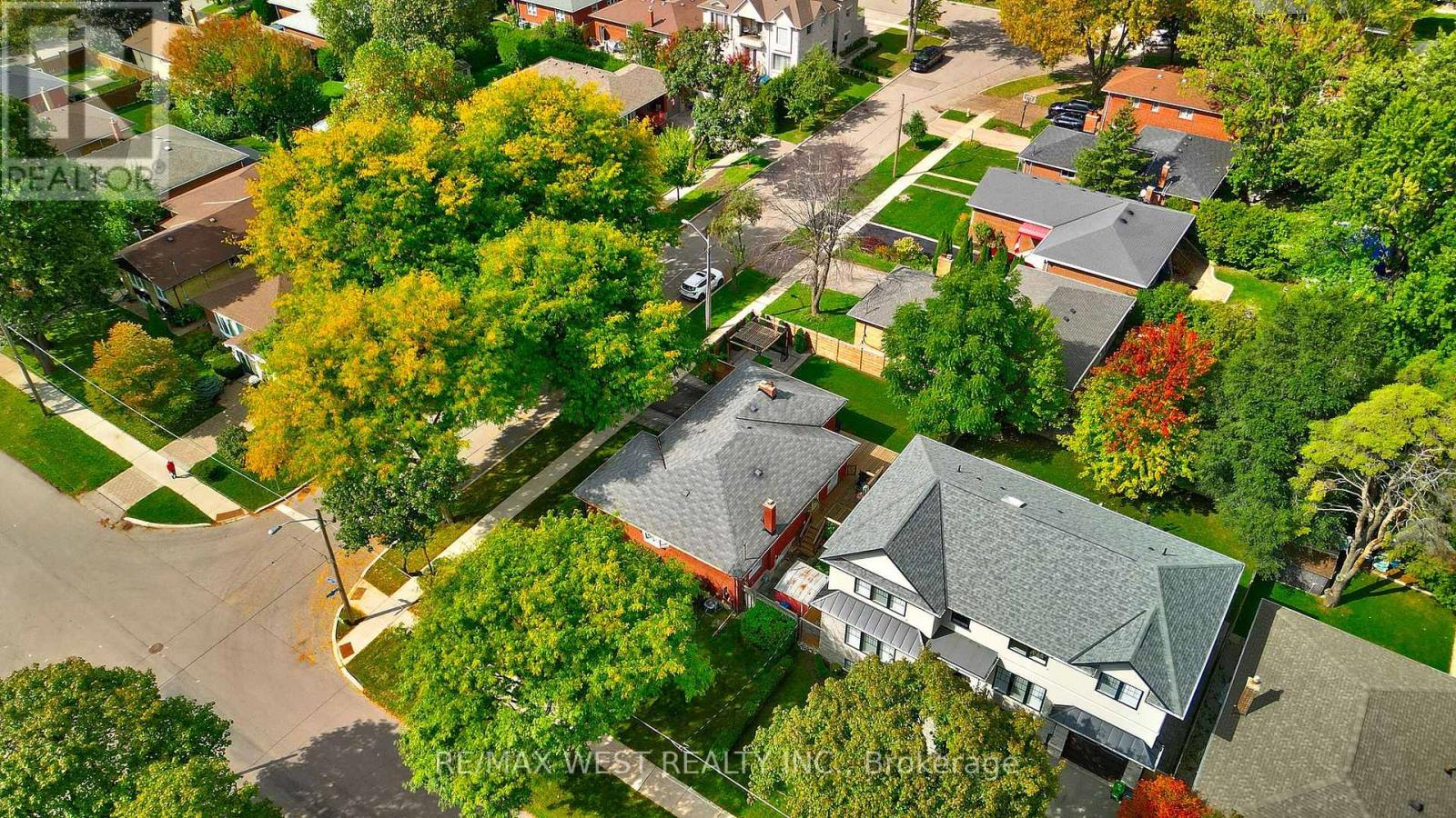 48 Hamlyn Crescent, Toronto, Ontario  M9B 1Z1 - Photo 40 - W12434242