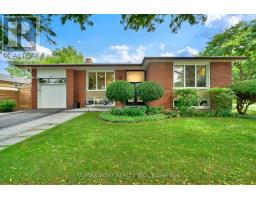 48 HAMLYN CRESCENT, Toronto, Ontario