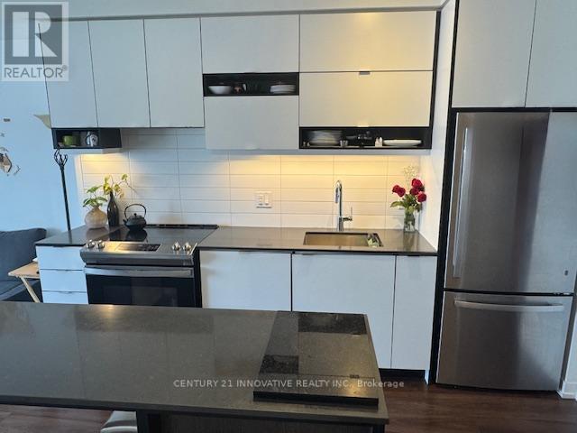 3905 - 4065 Confederation Parkway, Mississauga, Ontario  L5B 0L4 - Photo 3 - W12434243
