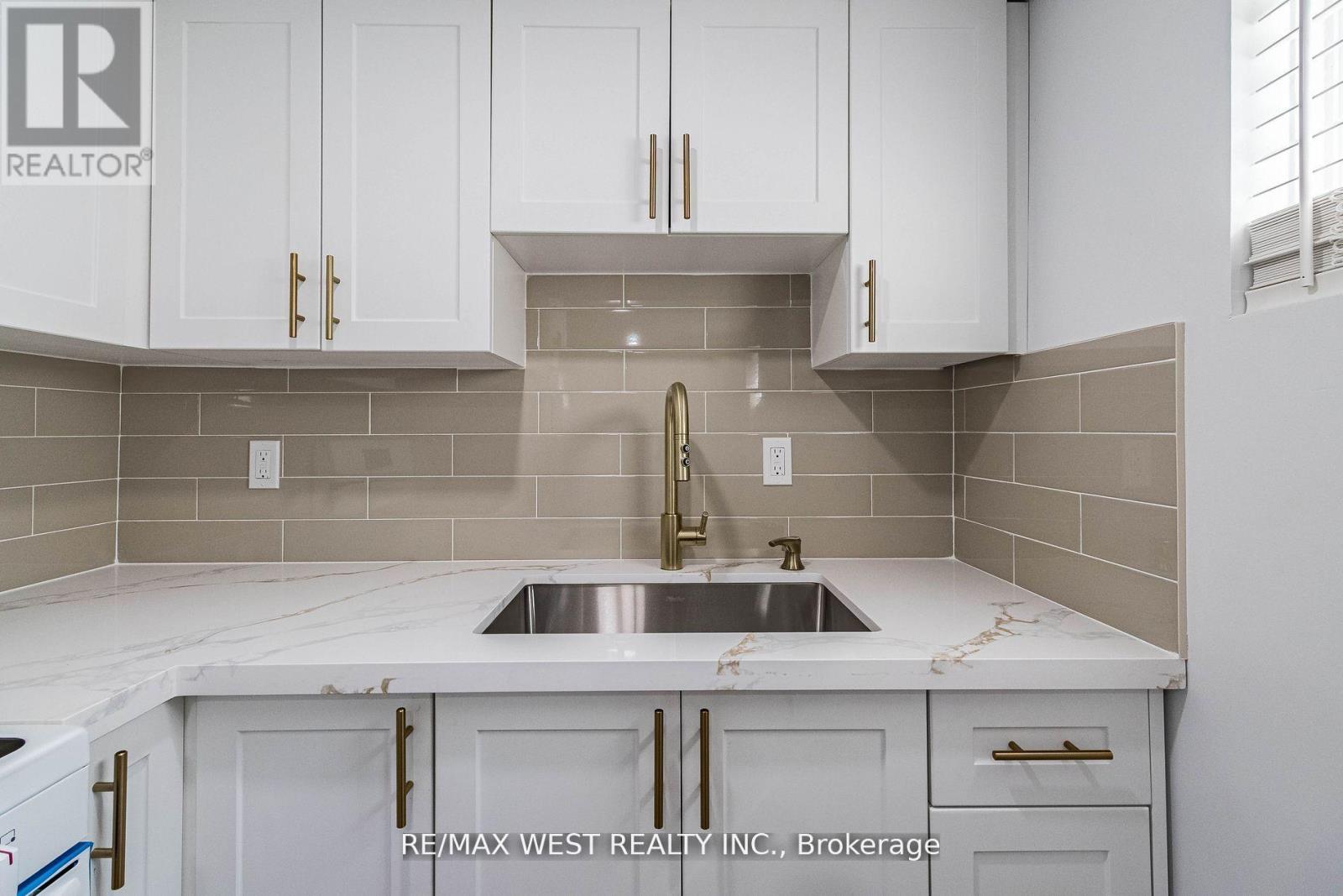 7 Highland Hill, Toronto, Ontario  M9A 2P7 - Photo 10 - W12434278