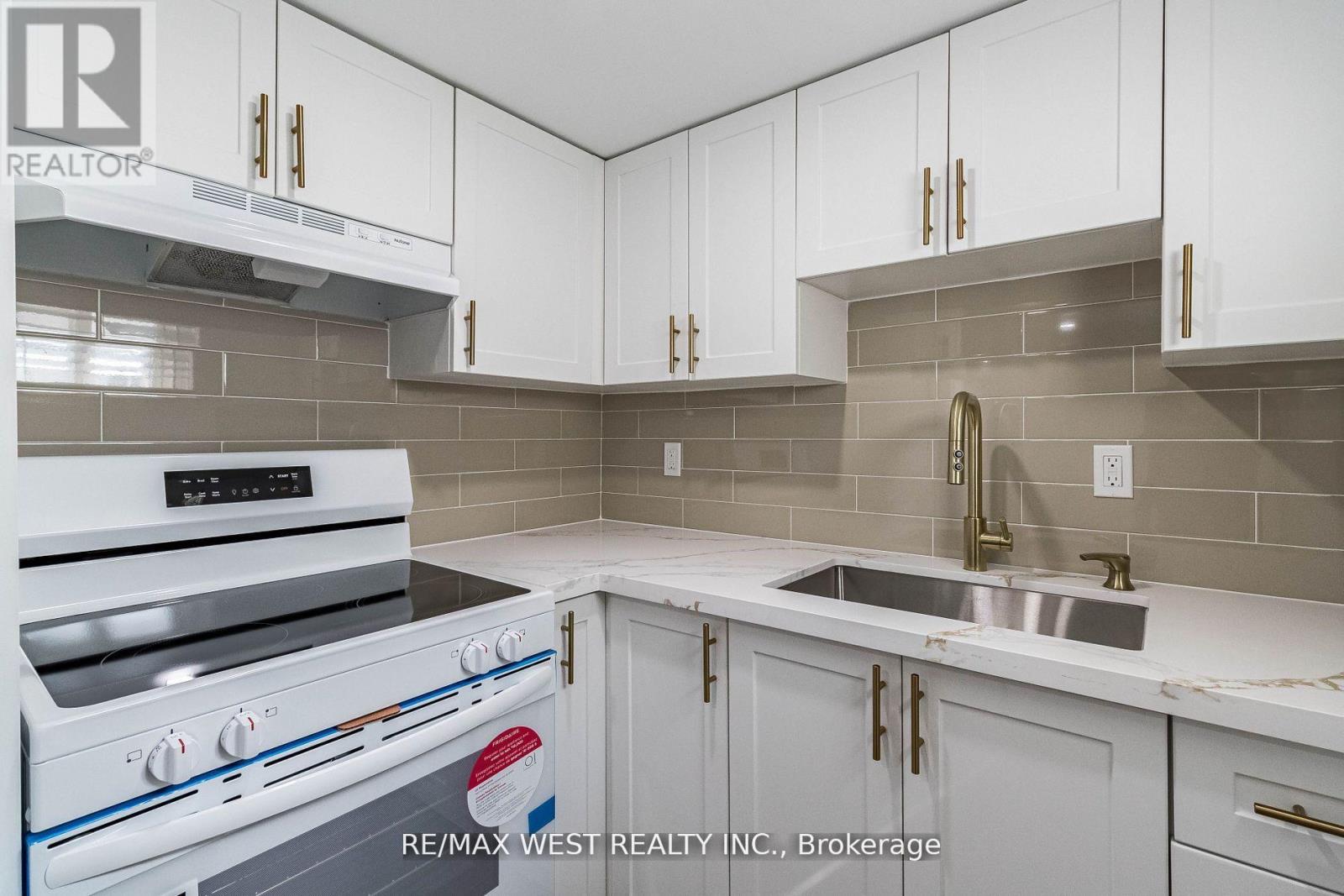 7 Highland Hill, Toronto, Ontario  M9A 2P7 - Photo 12 - W12434278
