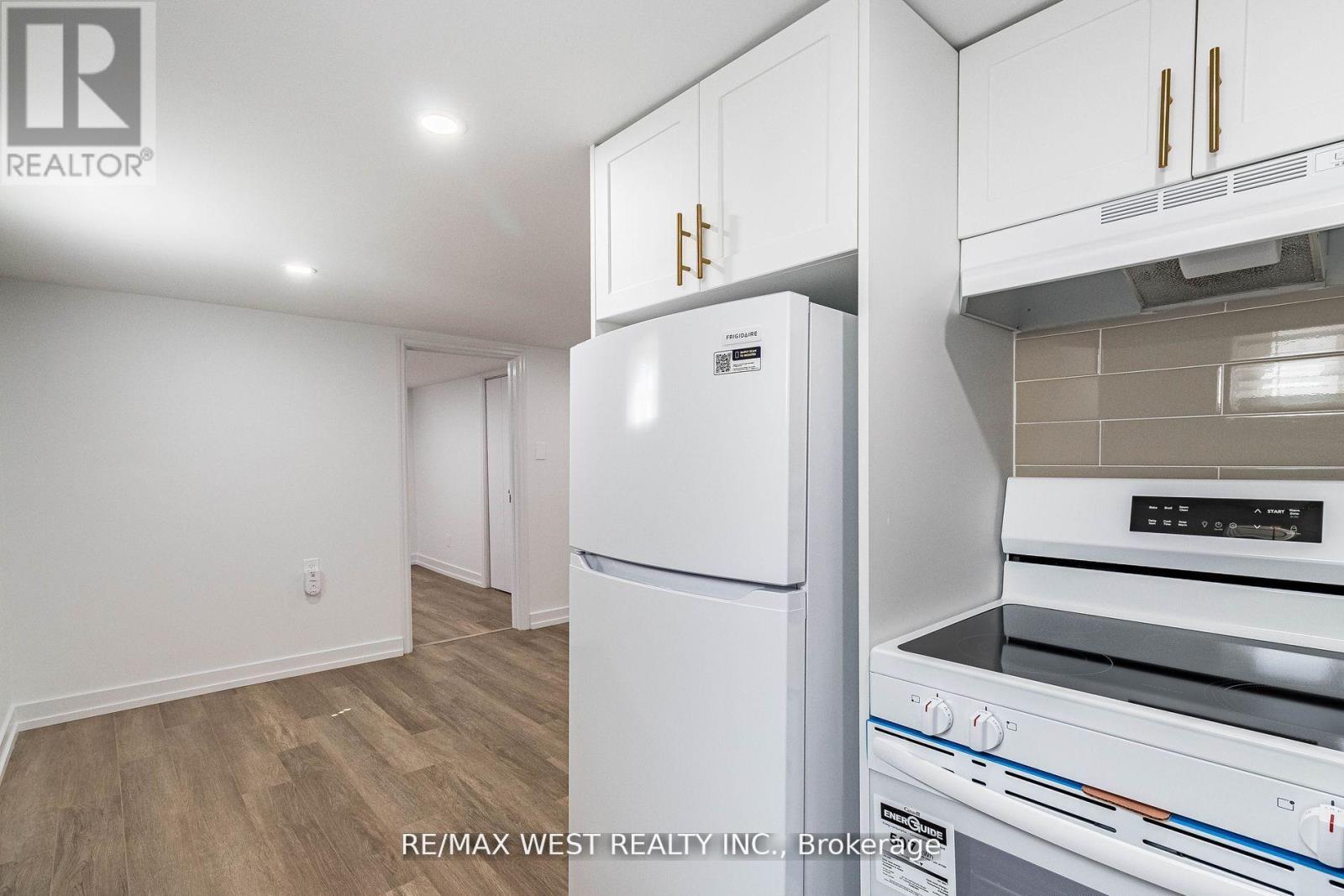 7 Highland Hill, Toronto, Ontario  M9A 2P7 - Photo 13 - W12434278