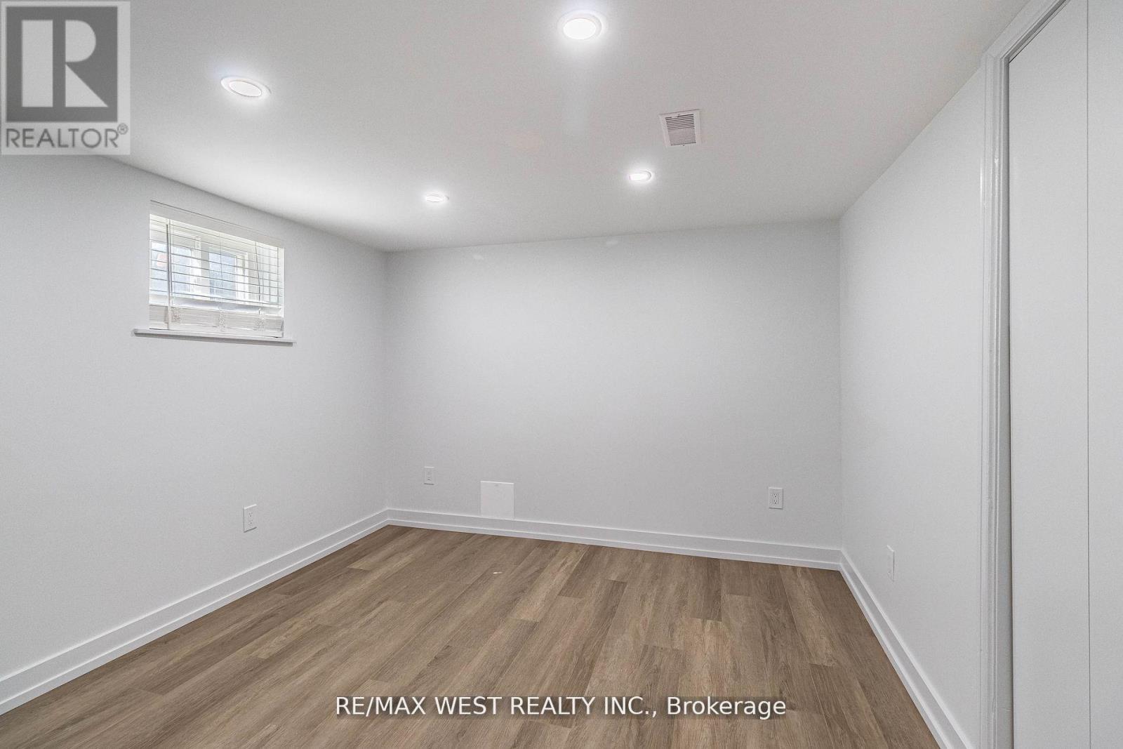 7 Highland Hill, Toronto, Ontario  M9A 2P7 - Photo 14 - W12434278