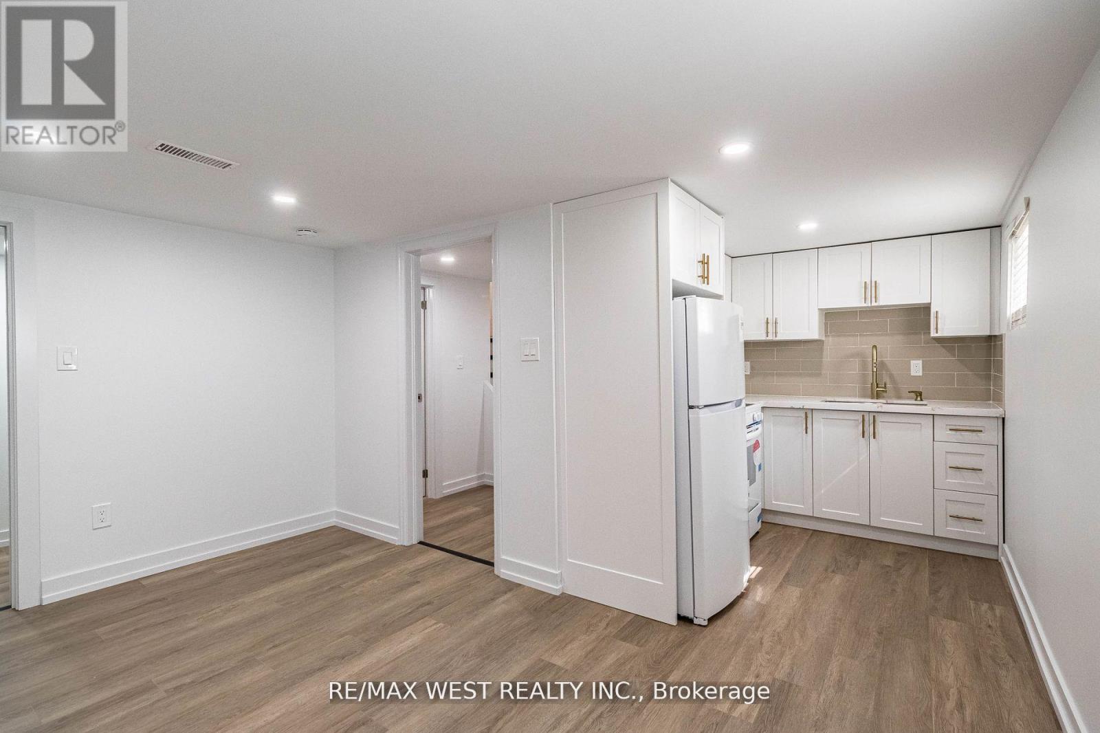 7 Highland Hill, Toronto, Ontario  M9A 2P7 - Photo 7 - W12434278