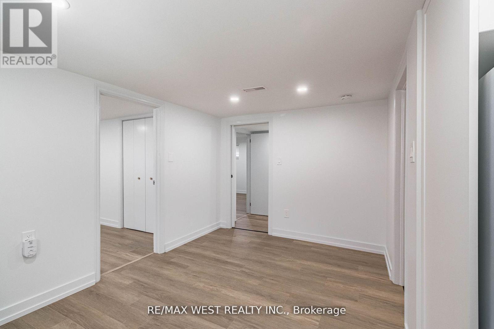 7 Highland Hill, Toronto, Ontario  M9A 2P7 - Photo 8 - W12434278