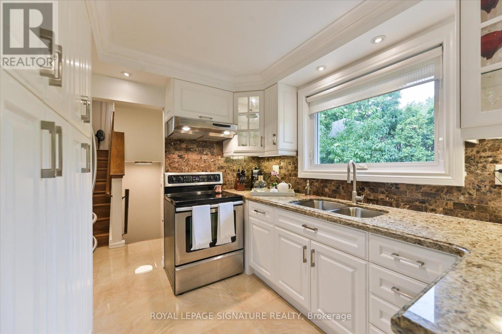113 Carsbrooke Road, Toronto, Ontario  M9C 3C9 - Photo 9 - W12434294