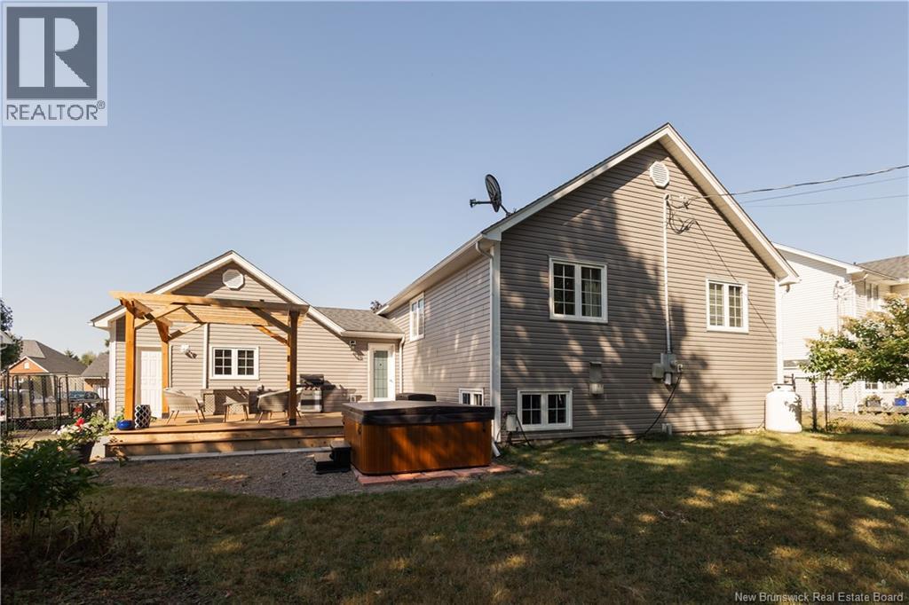 450 Douglas Avenue, Nashwaaksis, New Brunswick  E3A 5T1 - Photo 5 - NB126316