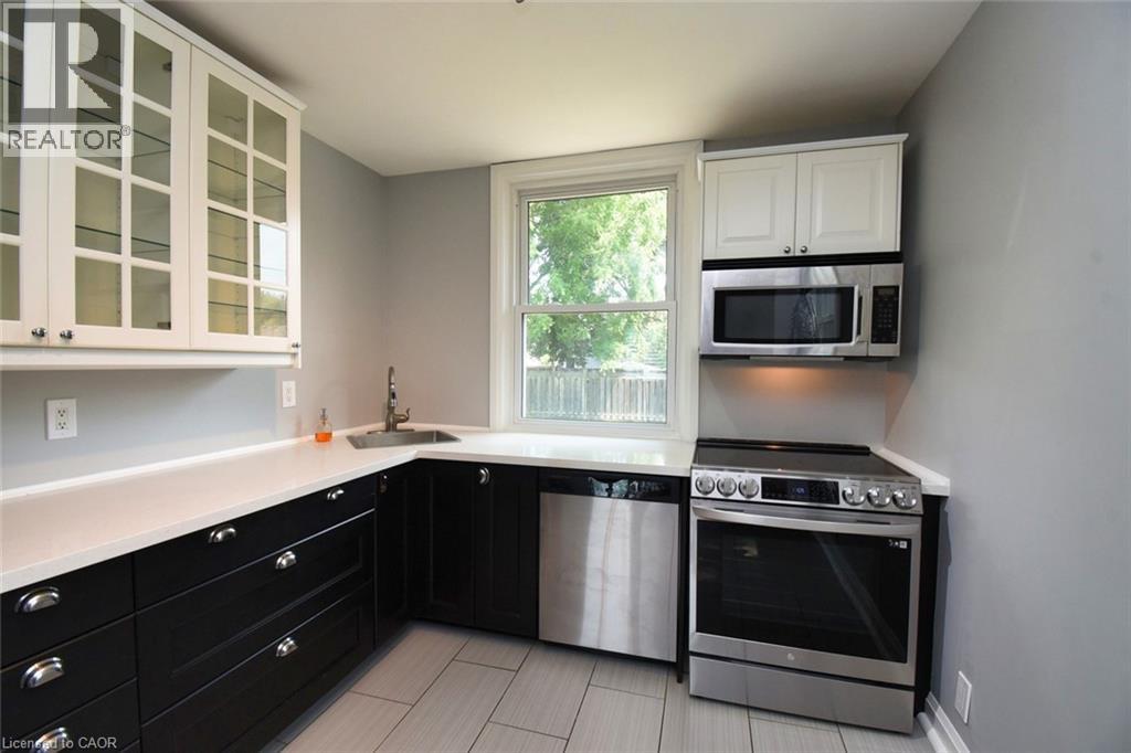 33 Wilmar Court, Dundas, Ontario  L9H 1H1 - Photo 17 - 40748287