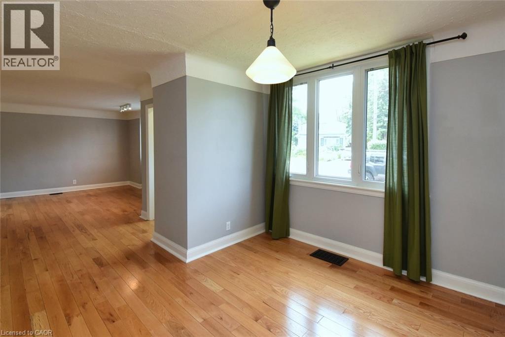 33 Wilmar Court, Dundas, Ontario  L9H 1H1 - Photo 12 - 40748287