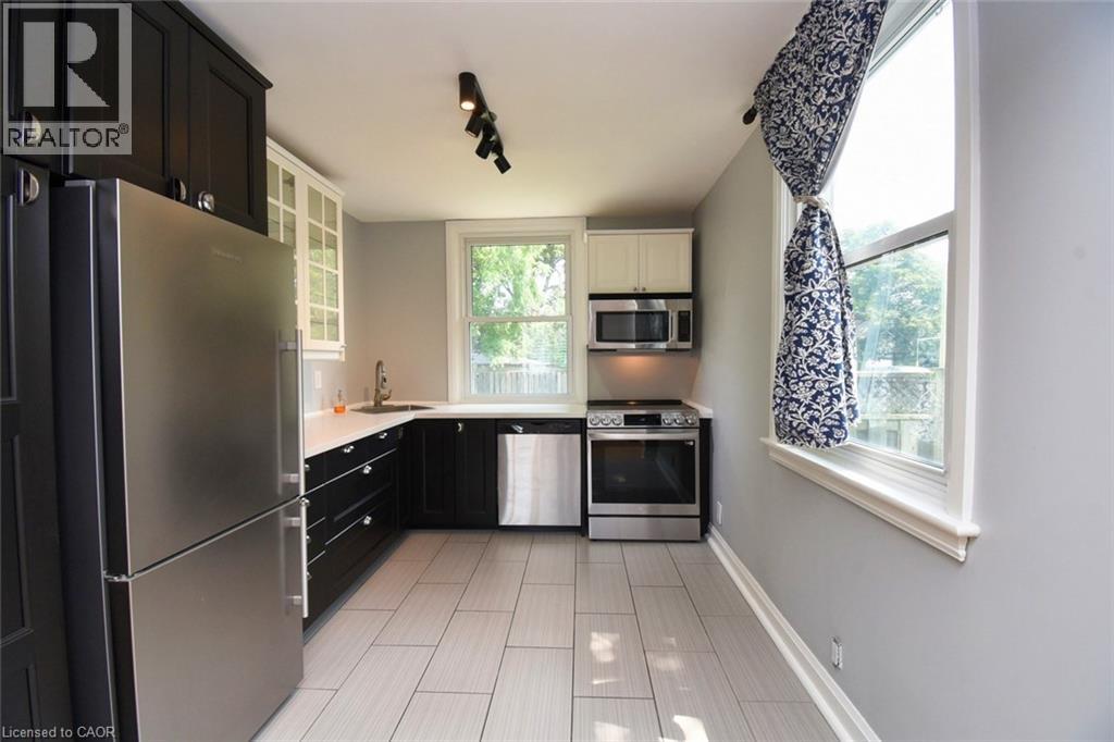 33 Wilmar Court, Dundas, Ontario  L9H 1H1 - Photo 16 - 40748287