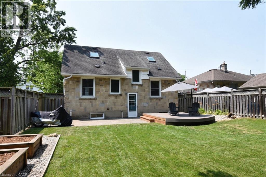 33 Wilmar Court, Dundas, Ontario  L9H 1H1 - Photo 3 - 40748287