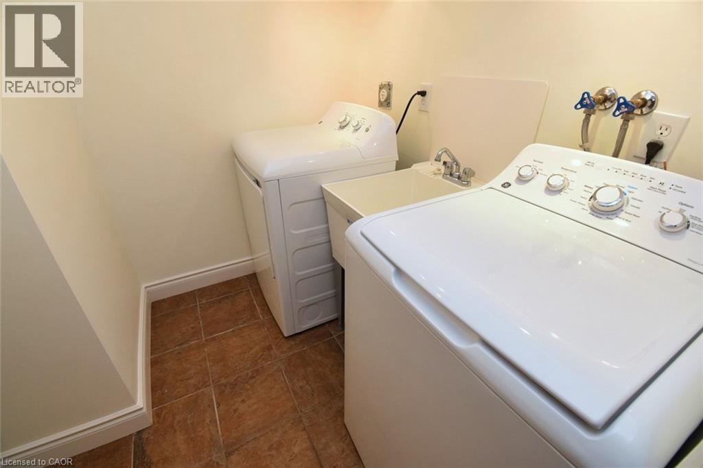 33 Wilmar Court, Dundas, Ontario  L9H 1H1 - Photo 41 - 40748287