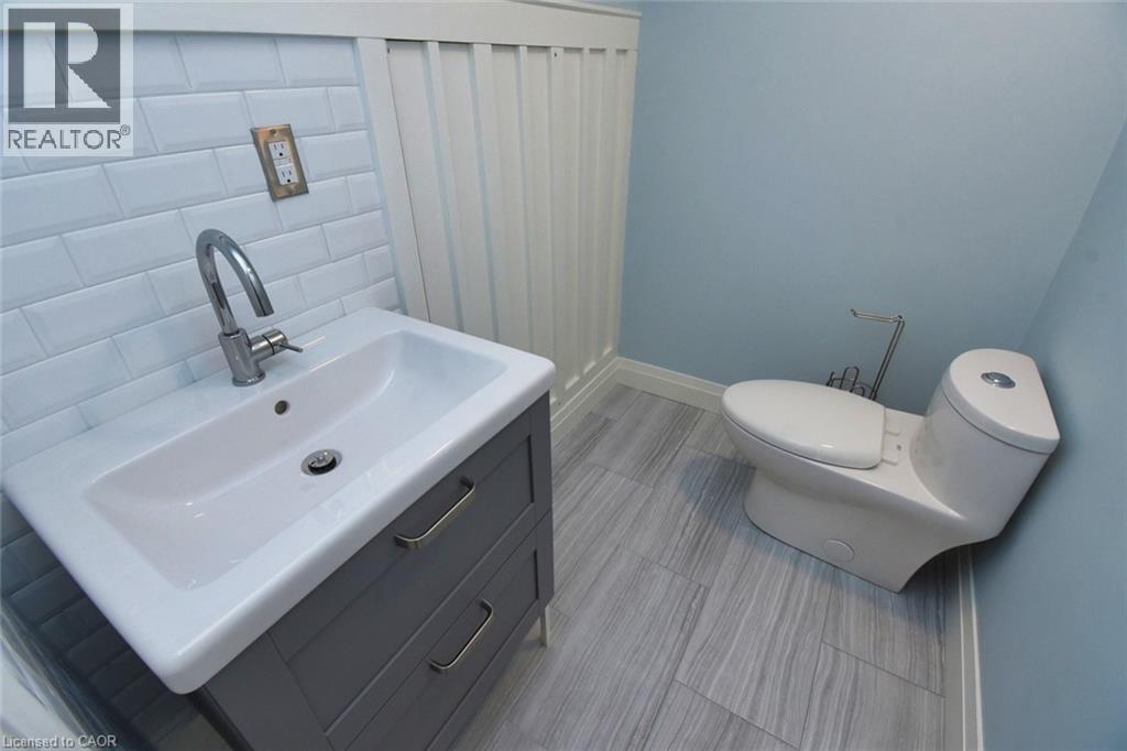 33 Wilmar Court, Dundas, Ontario  L9H 1H1 - Photo 32 - 40748287