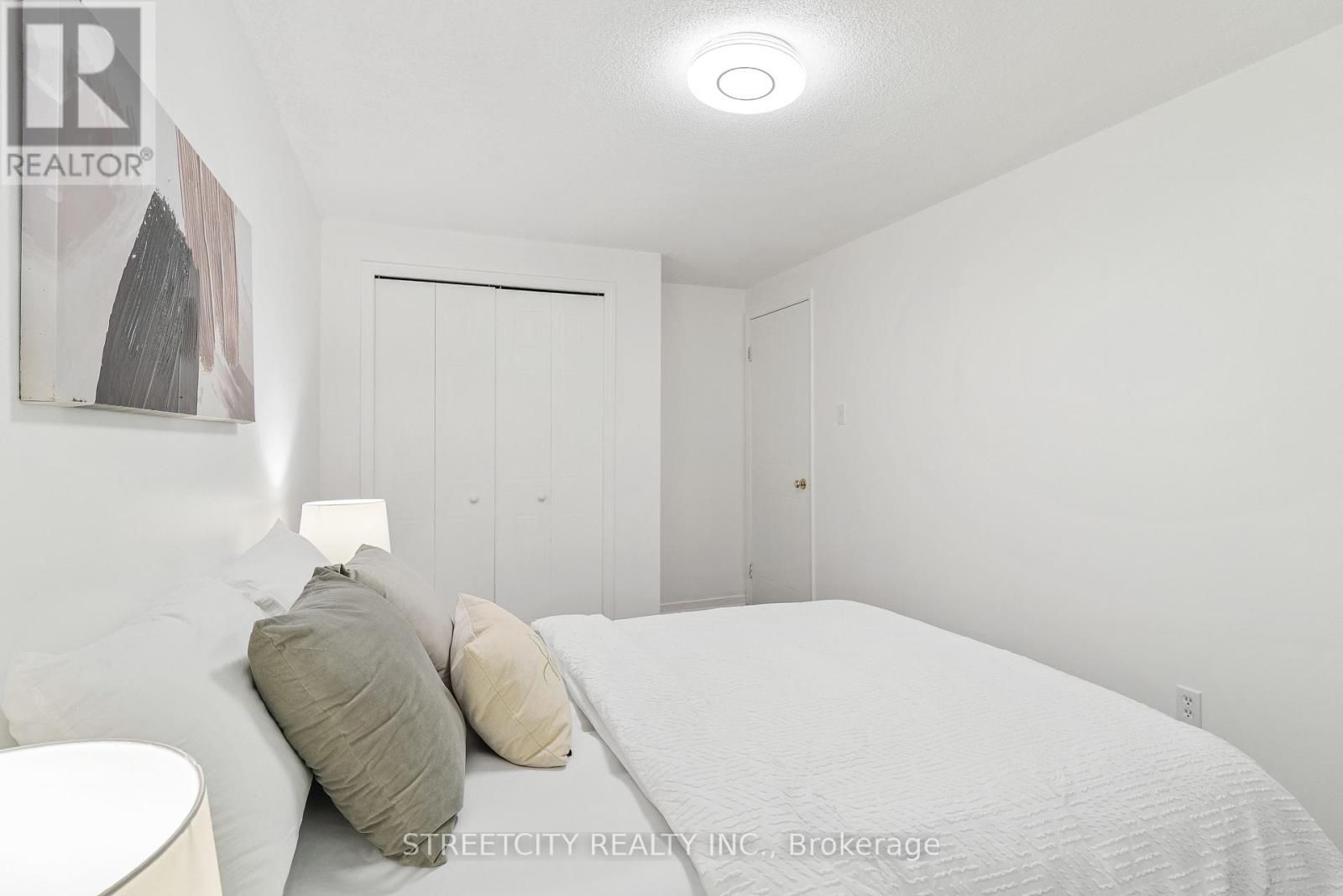 Photo 21 of 28 for 81 - 1247 Huron Street