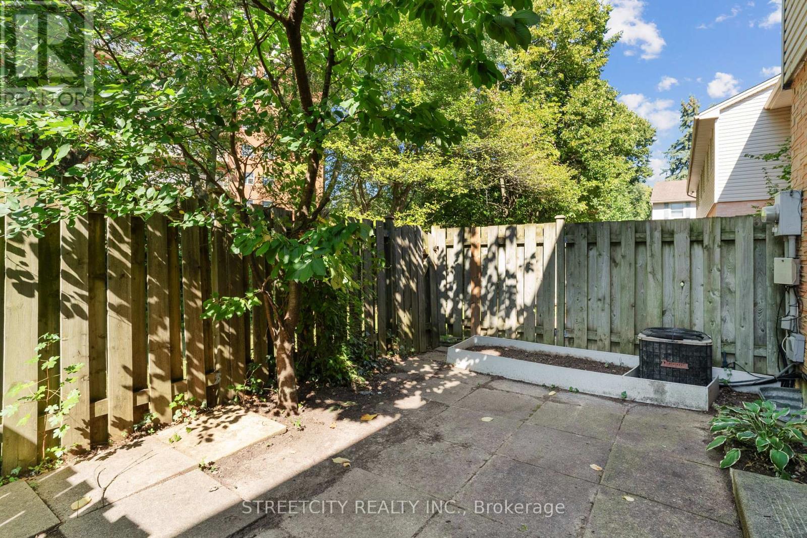 Photo 27 of 28 for 81 - 1247 Huron Street