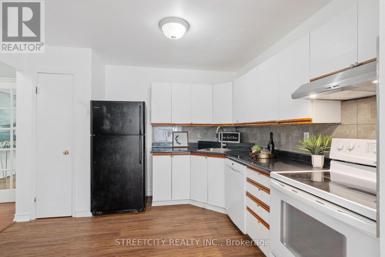 81 - 1247 Huron Street, London East, Ontario  N5Y 4X7 - Photo 2 - X12386158