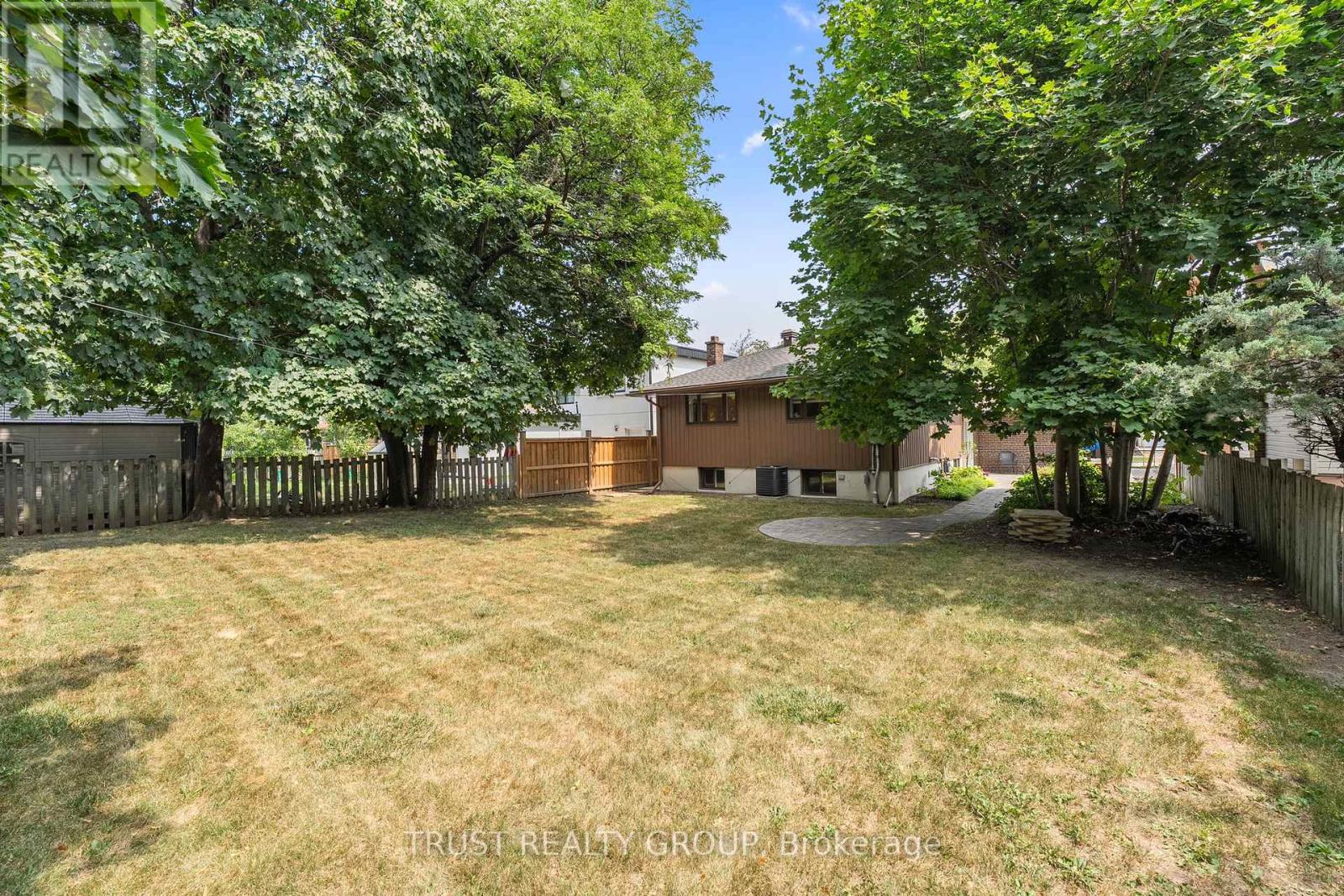18 Deanecrest Road, Toronto, Ontario  M9B 5W4 - Photo 34 - W12434201