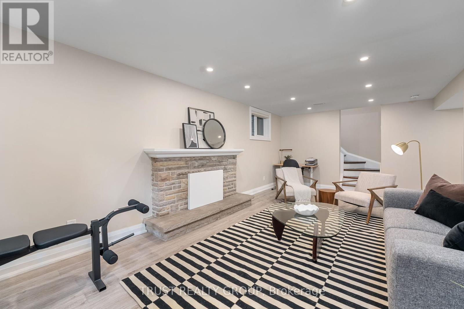 18 Deanecrest Road, Toronto, Ontario  M9B 5W4 - Photo 30 - W12434201