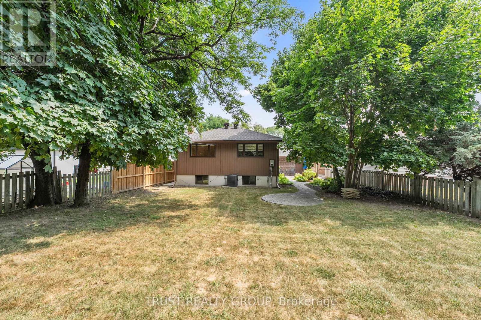 18 Deanecrest Road, Toronto, Ontario  M9B 5W4 - Photo 33 - W12434201
