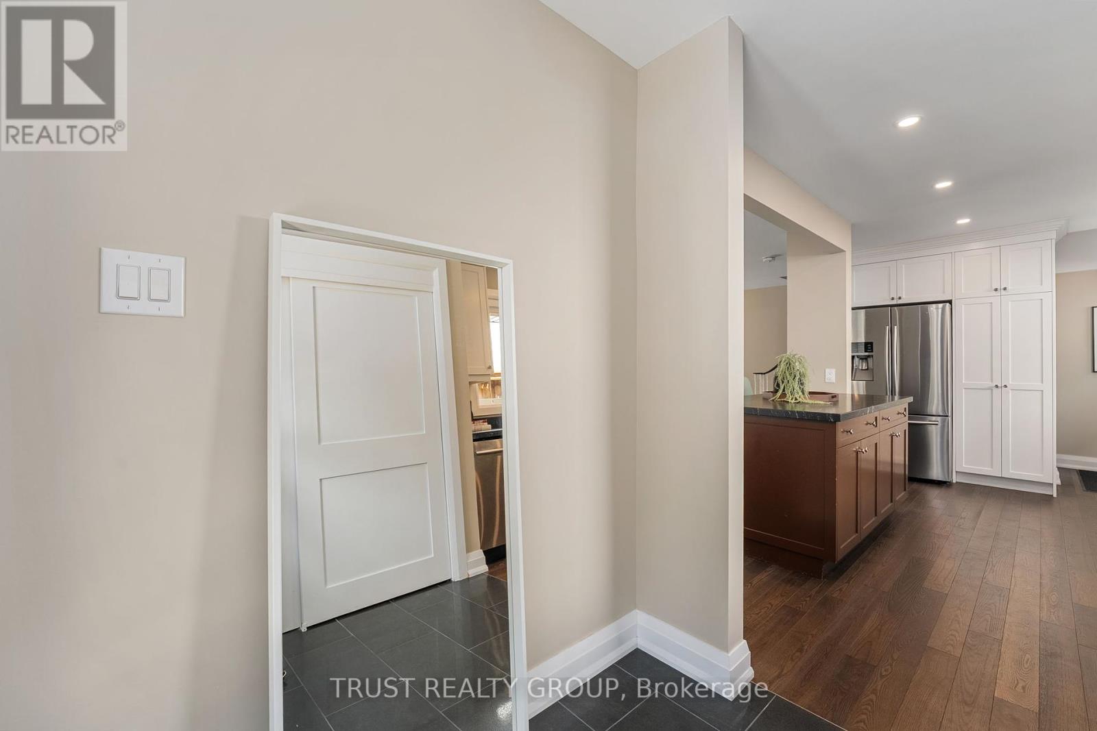 18 Deanecrest Road, Toronto, Ontario  M9B 5W4 - Photo 5 - W12434201