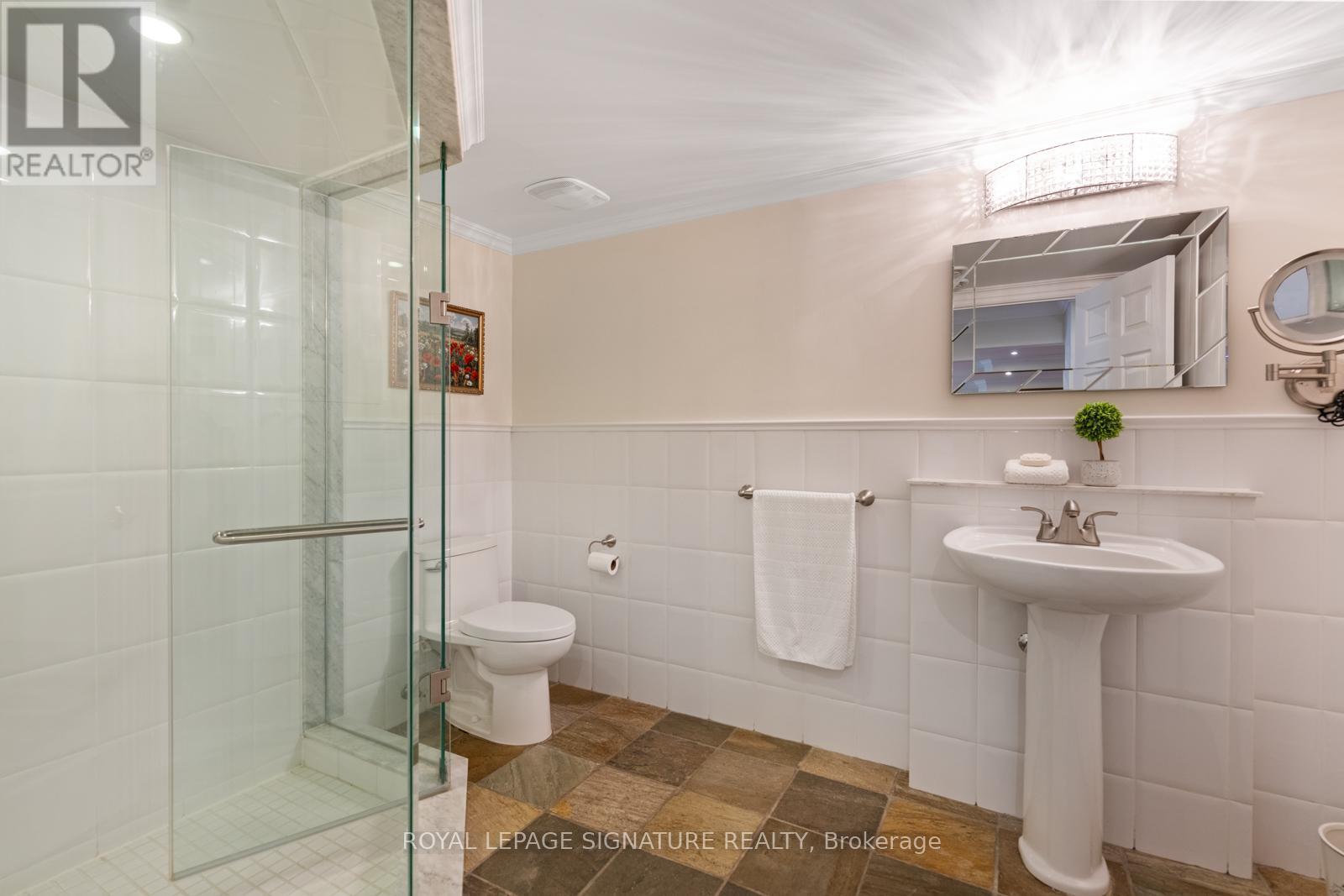 30 Kingswood Drive, King, Ontario  L7B 1K8 - Photo 33 - N12432099