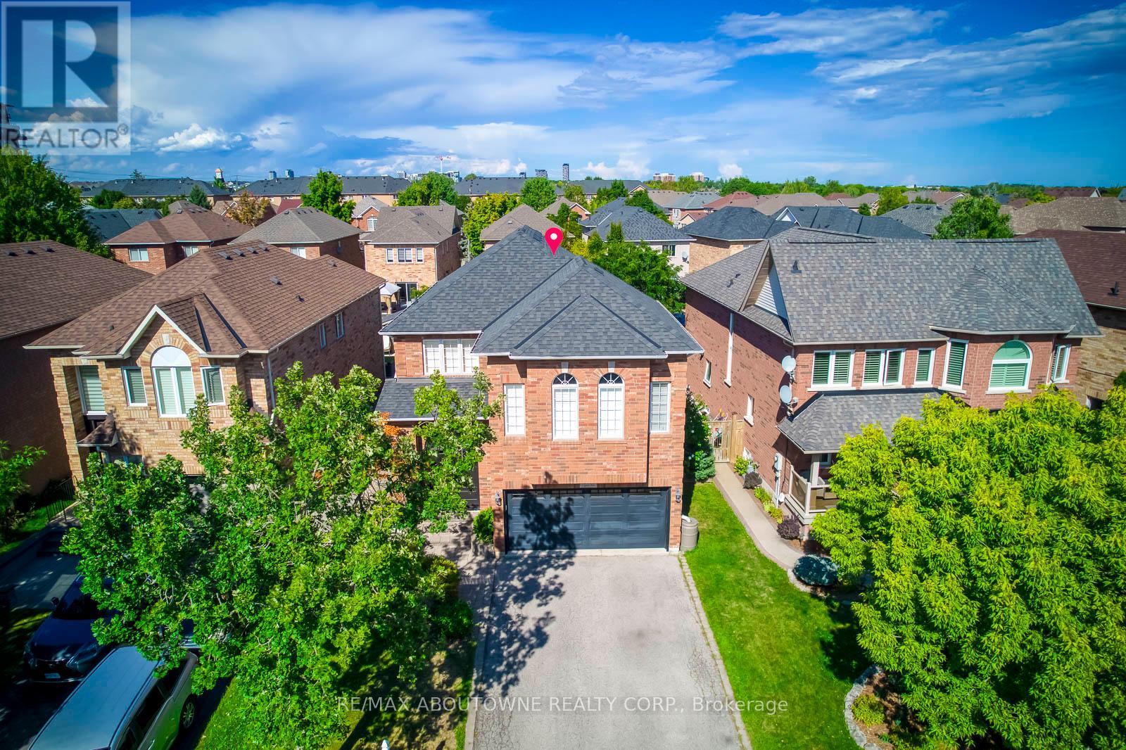 2491 Logan Avenue, Oakville, Ontario  L6H 6S1 - Photo 2 - W12408457