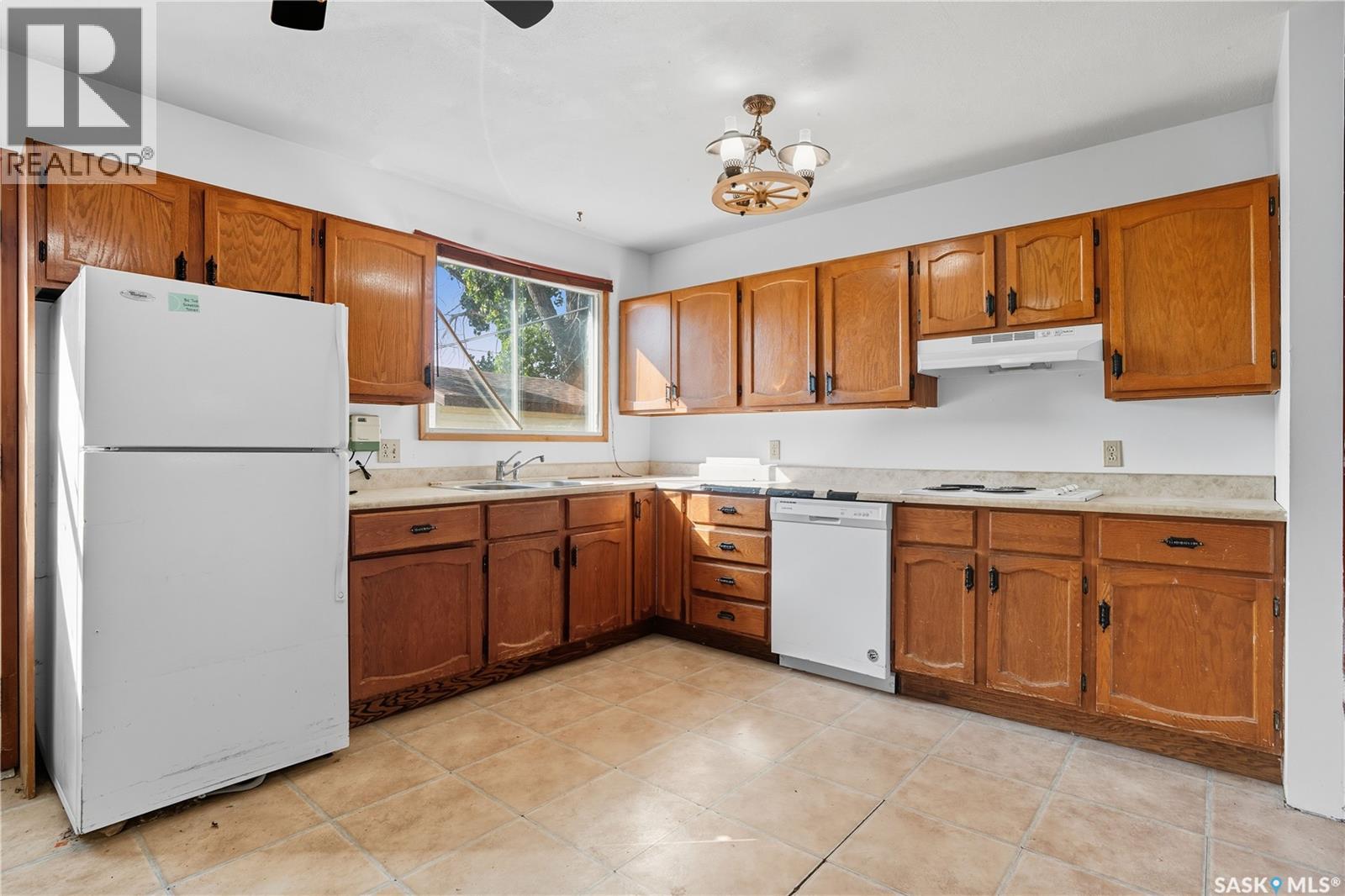 244 5th Avenue E, Gravelbourg, Saskatchewan  S0H 1X0 - Photo 13 - SK019504