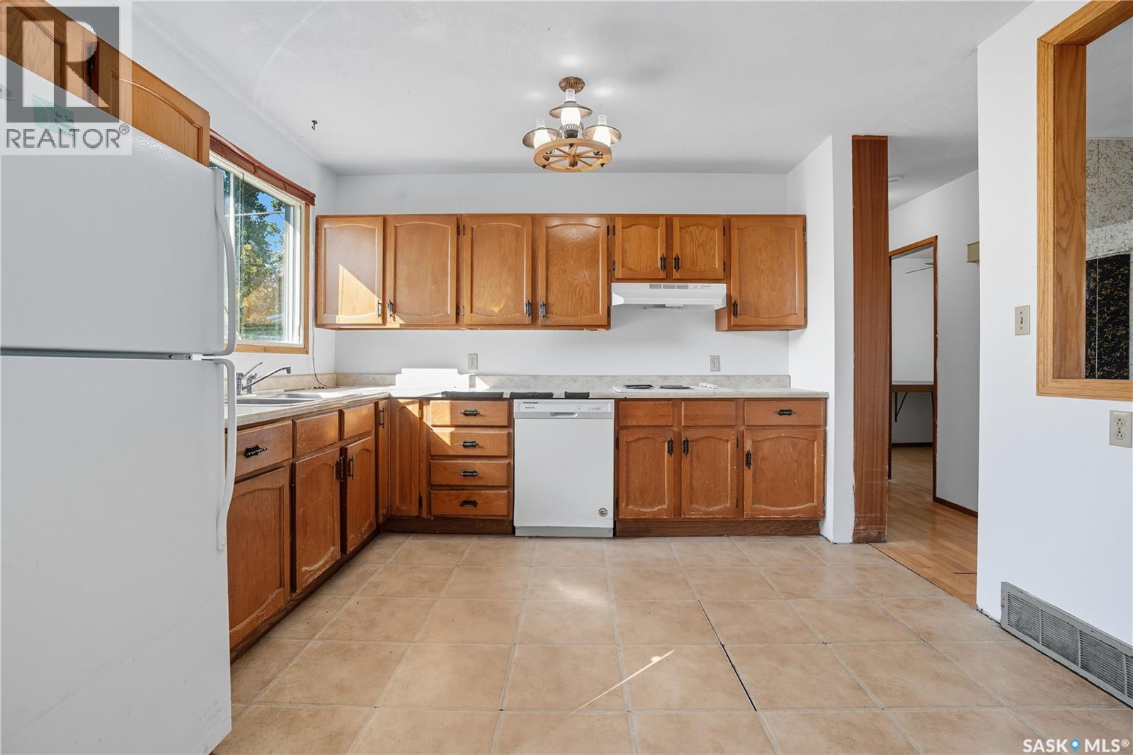 244 5th Avenue E, Gravelbourg, Saskatchewan  S0H 1X0 - Photo 14 - SK019504