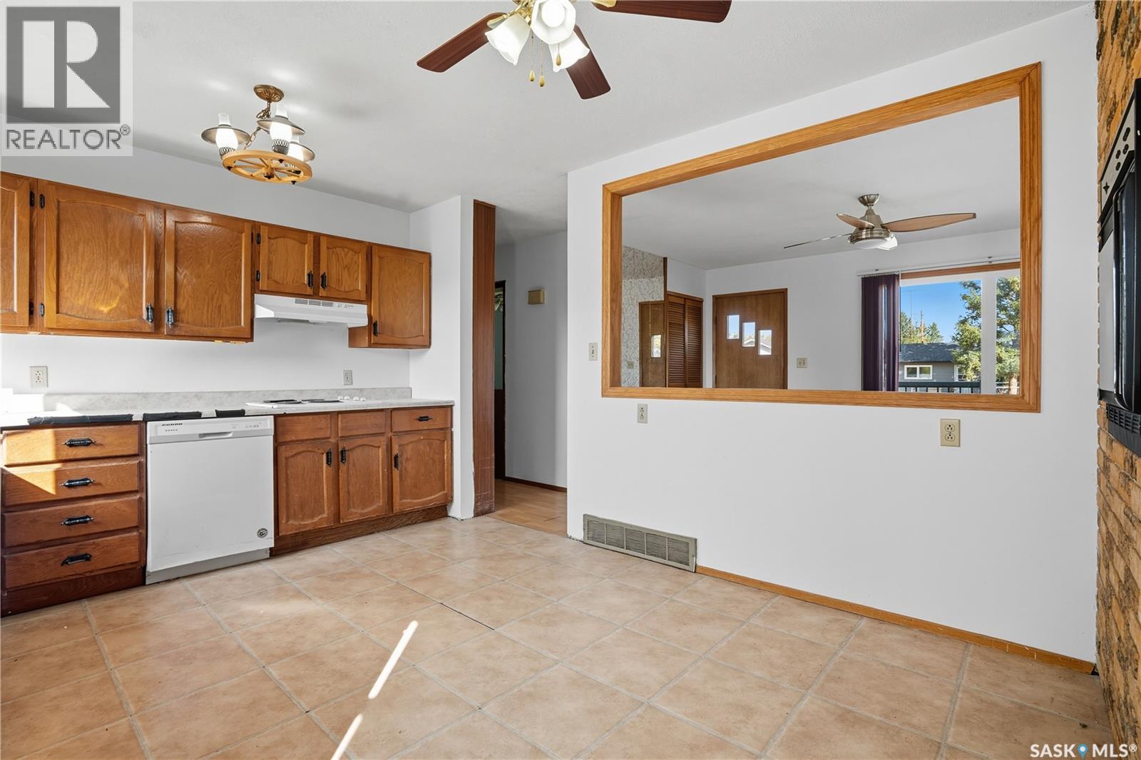 244 5th Avenue E, Gravelbourg, Saskatchewan  S0H 1X0 - Photo 18 - SK019504