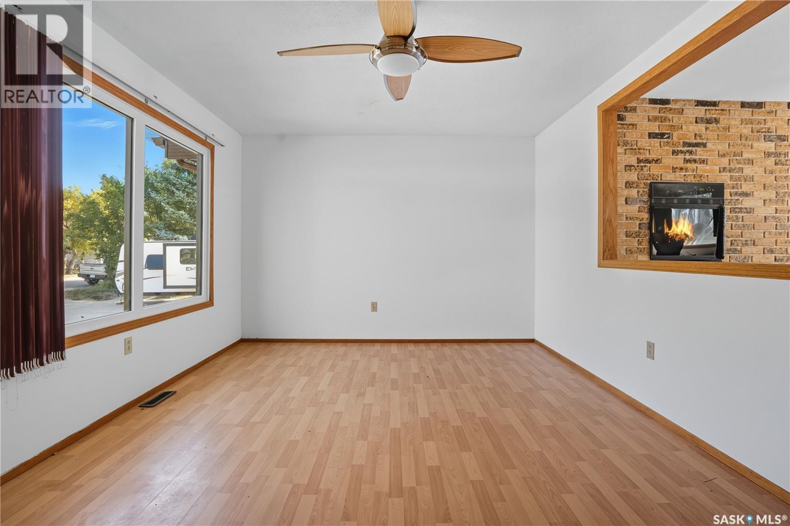 244 5th Avenue E, Gravelbourg, Saskatchewan  S0H 1X0 - Photo 6 - SK019504