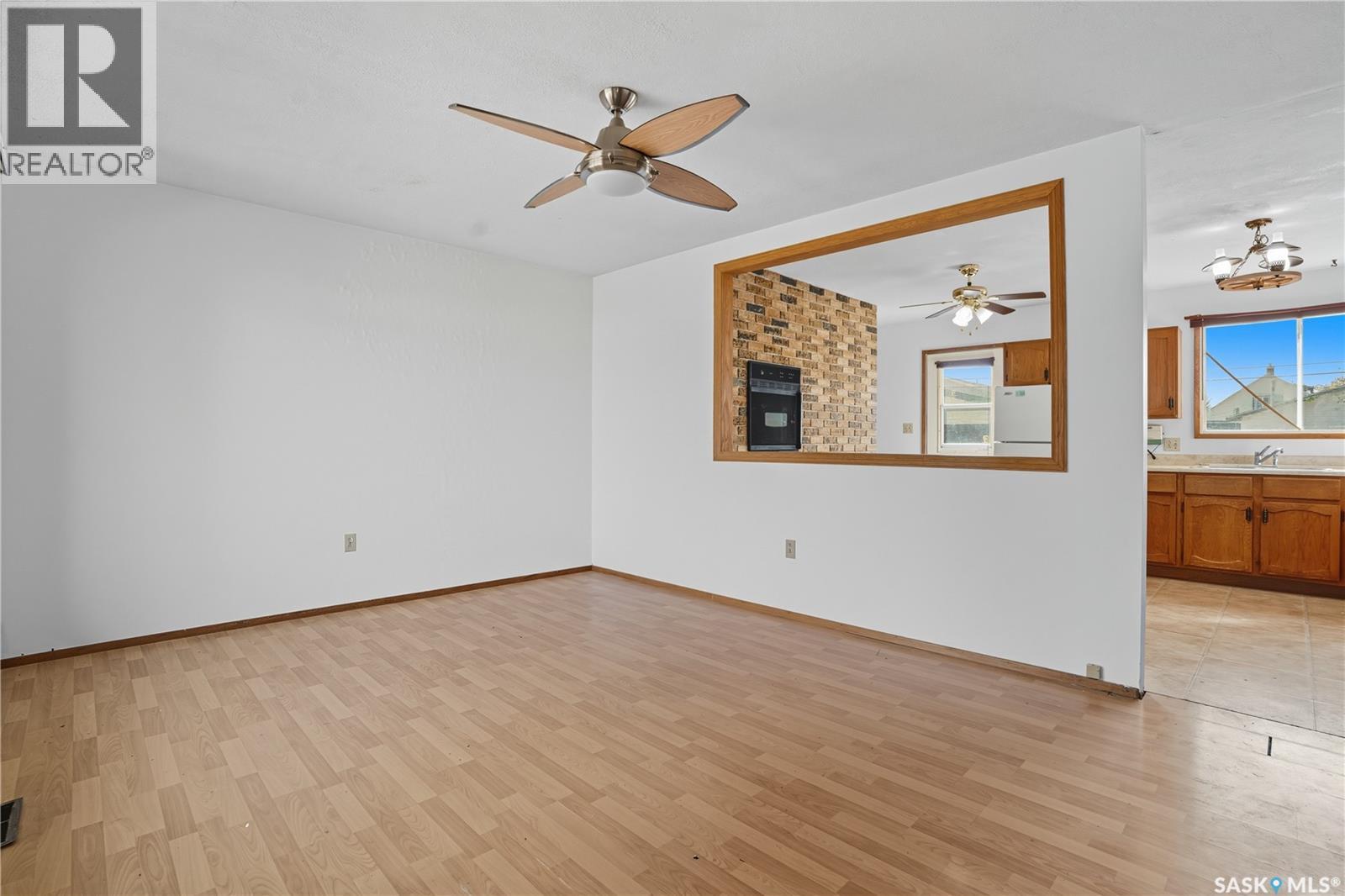 244 5th Avenue E, Gravelbourg, Saskatchewan  S0H 1X0 - Photo 7 - SK019504