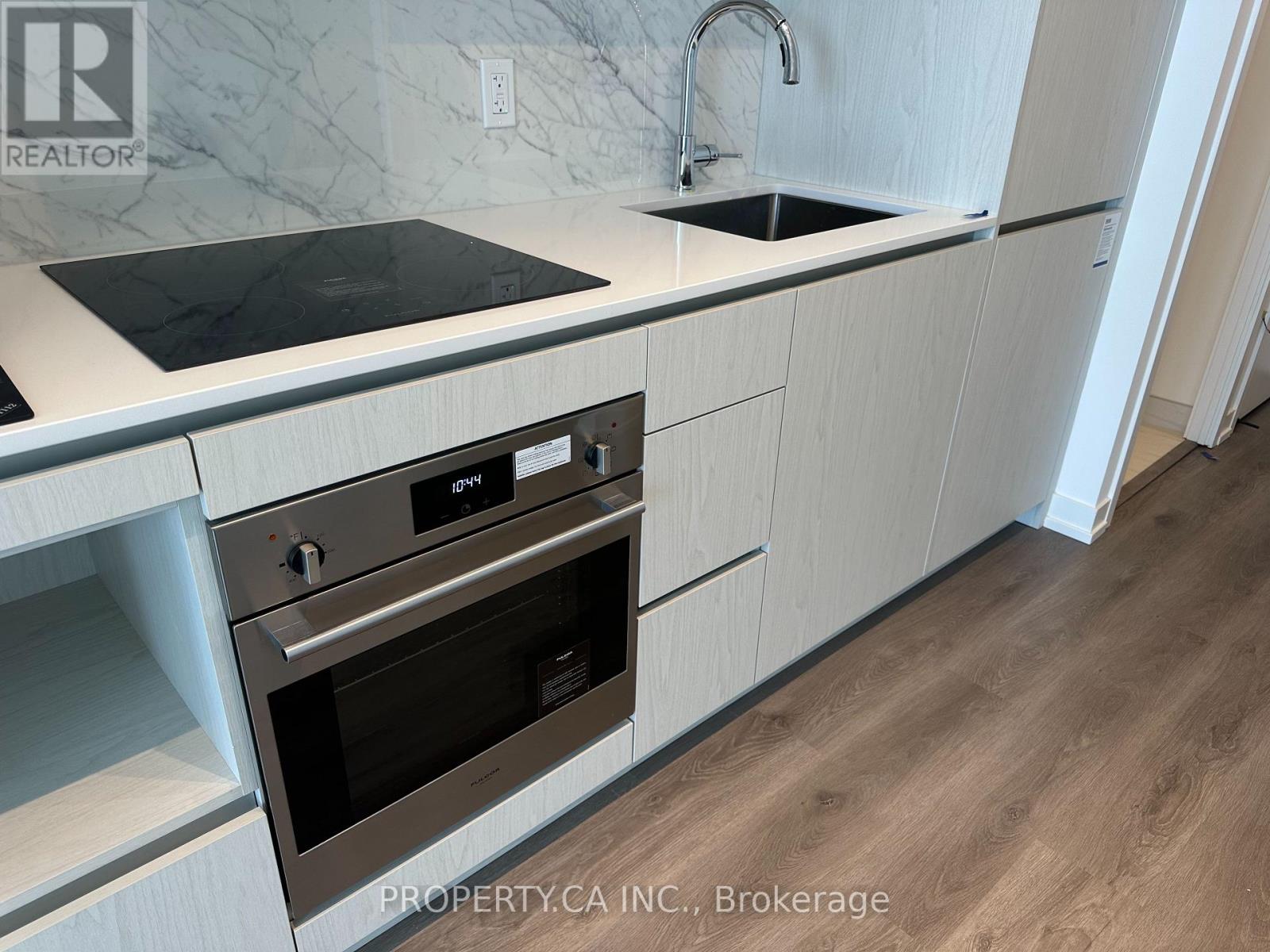 3306 - 28 Interchange Way, Vaughan, Ontario  L4K 0P8 - Photo 4 - N12354731