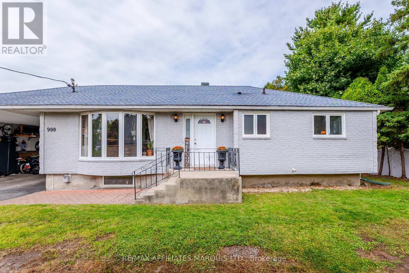 900 Osborne Avenue, Cornwall, Ontario  K6J 1K6 - Photo 1 - X12434418