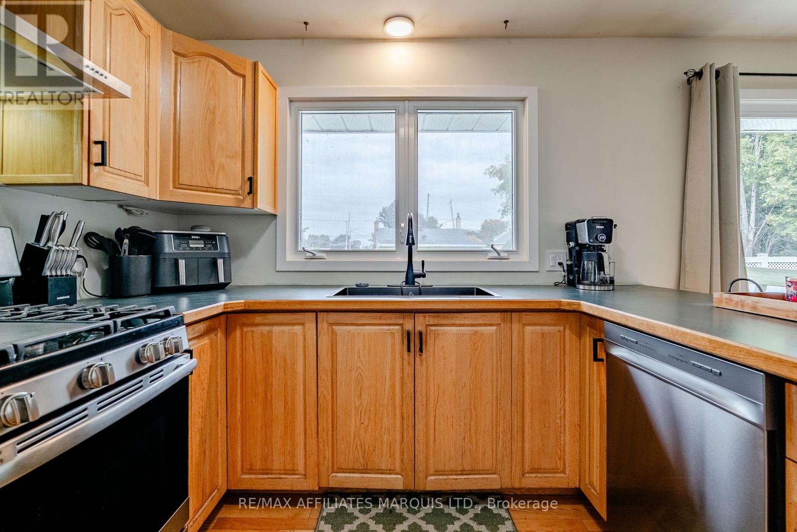 900 Osborne Avenue, Cornwall, Ontario  K6J 1K6 - Photo 10 - X12434418